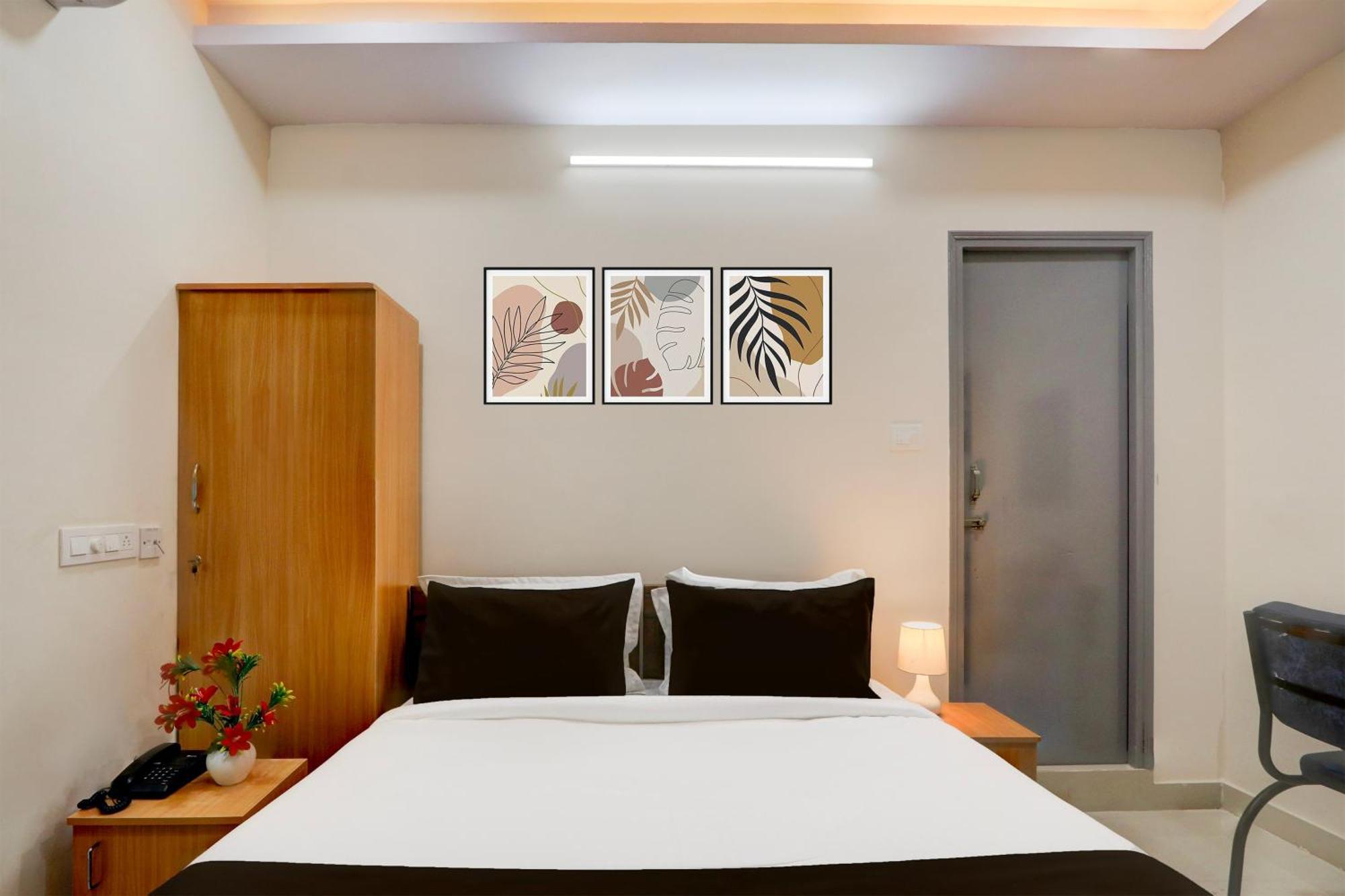 Hotel Super Townhouse Nanak Ram Guda Near Waverock Sez