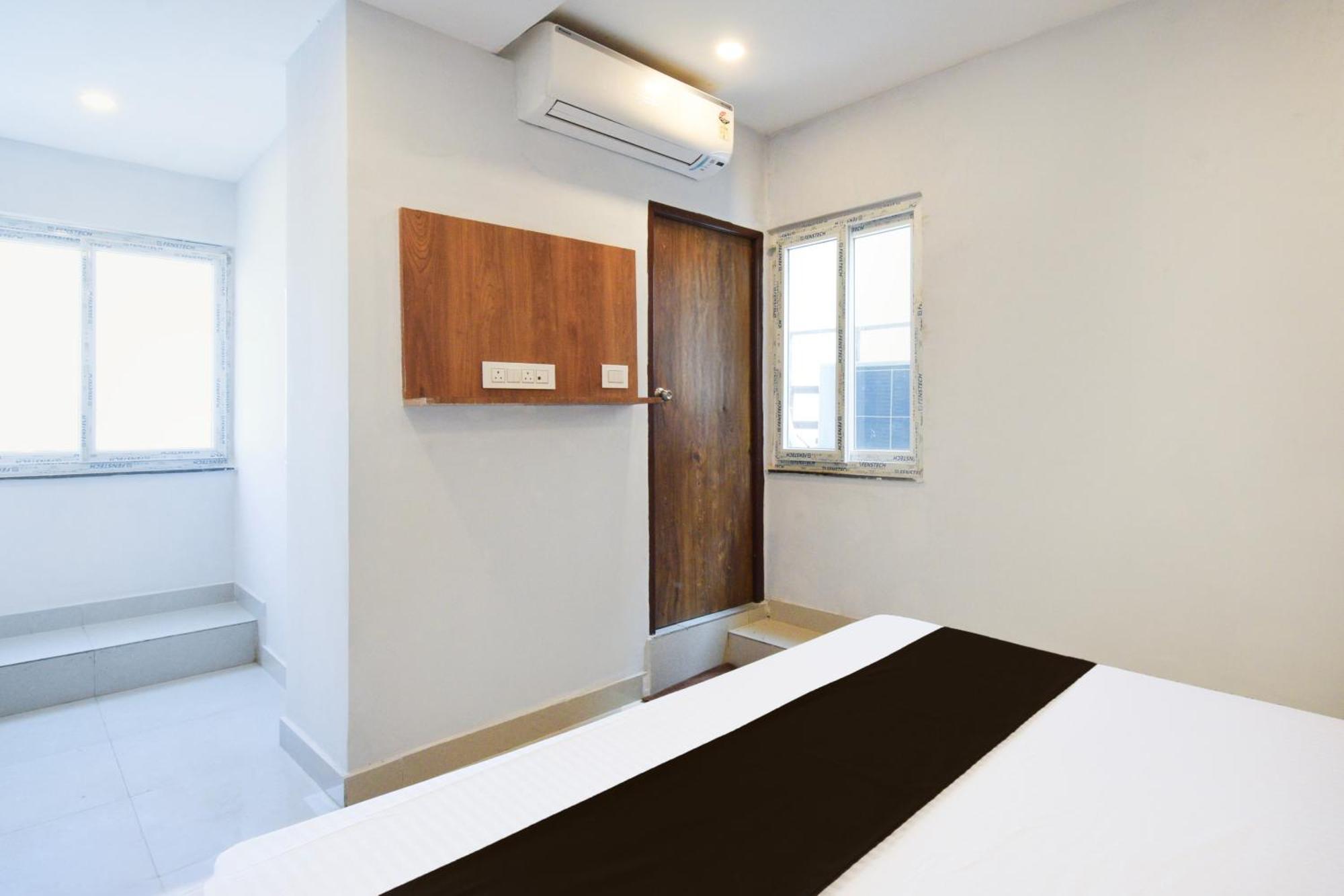 Super O Vaishnavi Residency Hotel