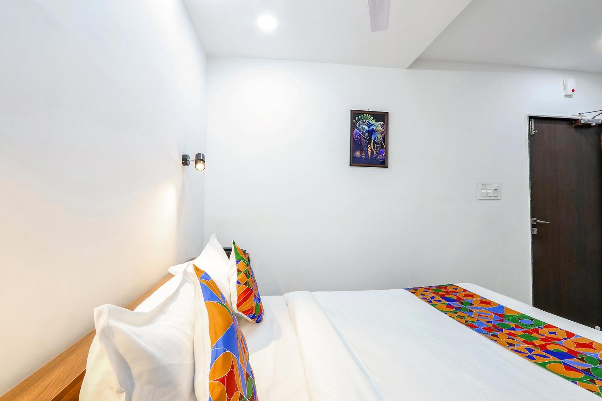 Fabhotel Vks - Nr Umcc Shahpur Hotel