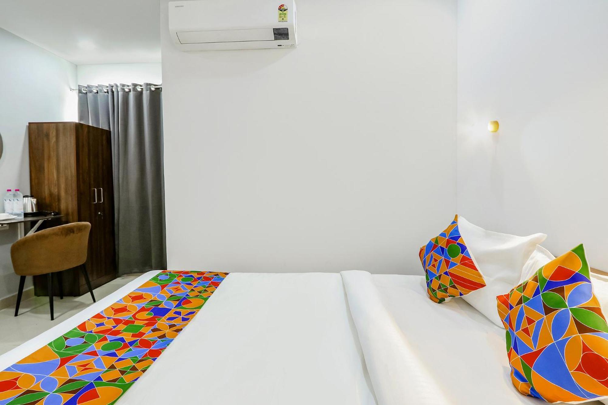 Fabhotel Vks - Nr Umcc Shahpur Hotel 2*