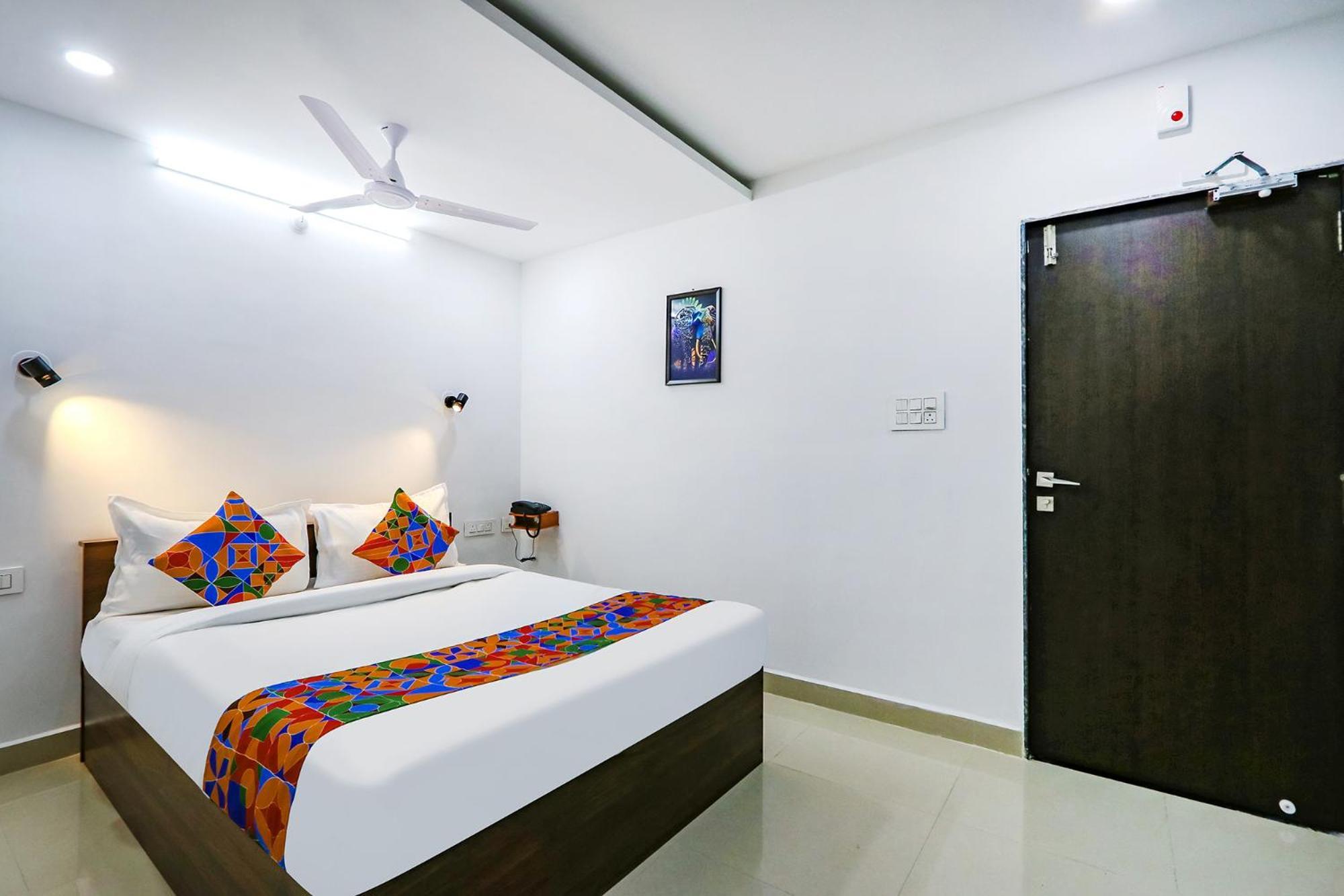 Fabhotel Vks - Nr Umcc Shahpur Hotel