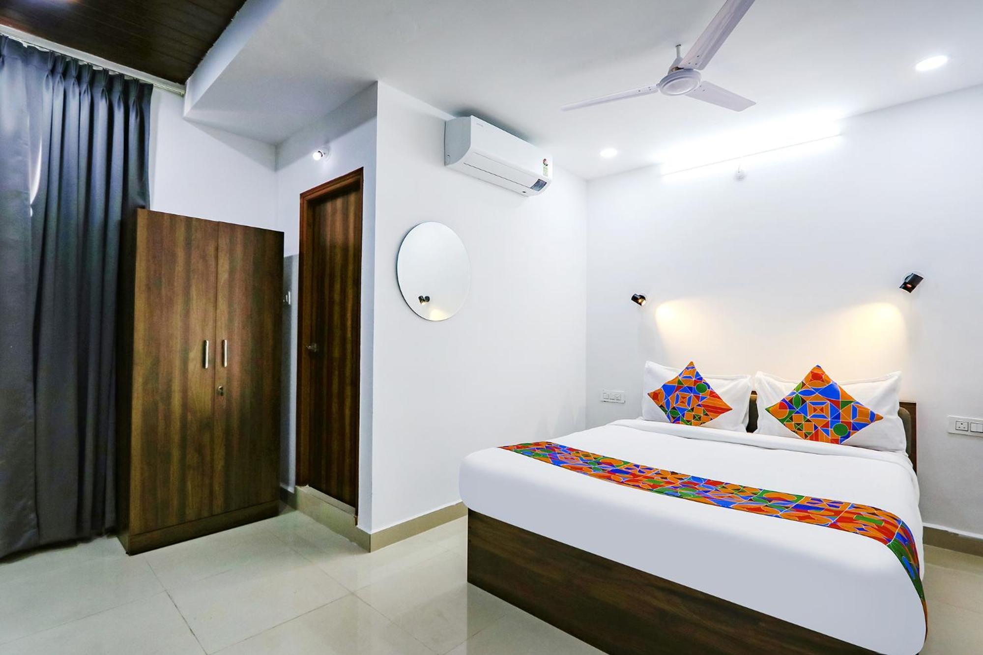 Hotel Fabhotel Vks - Nr Umcc Shahpur