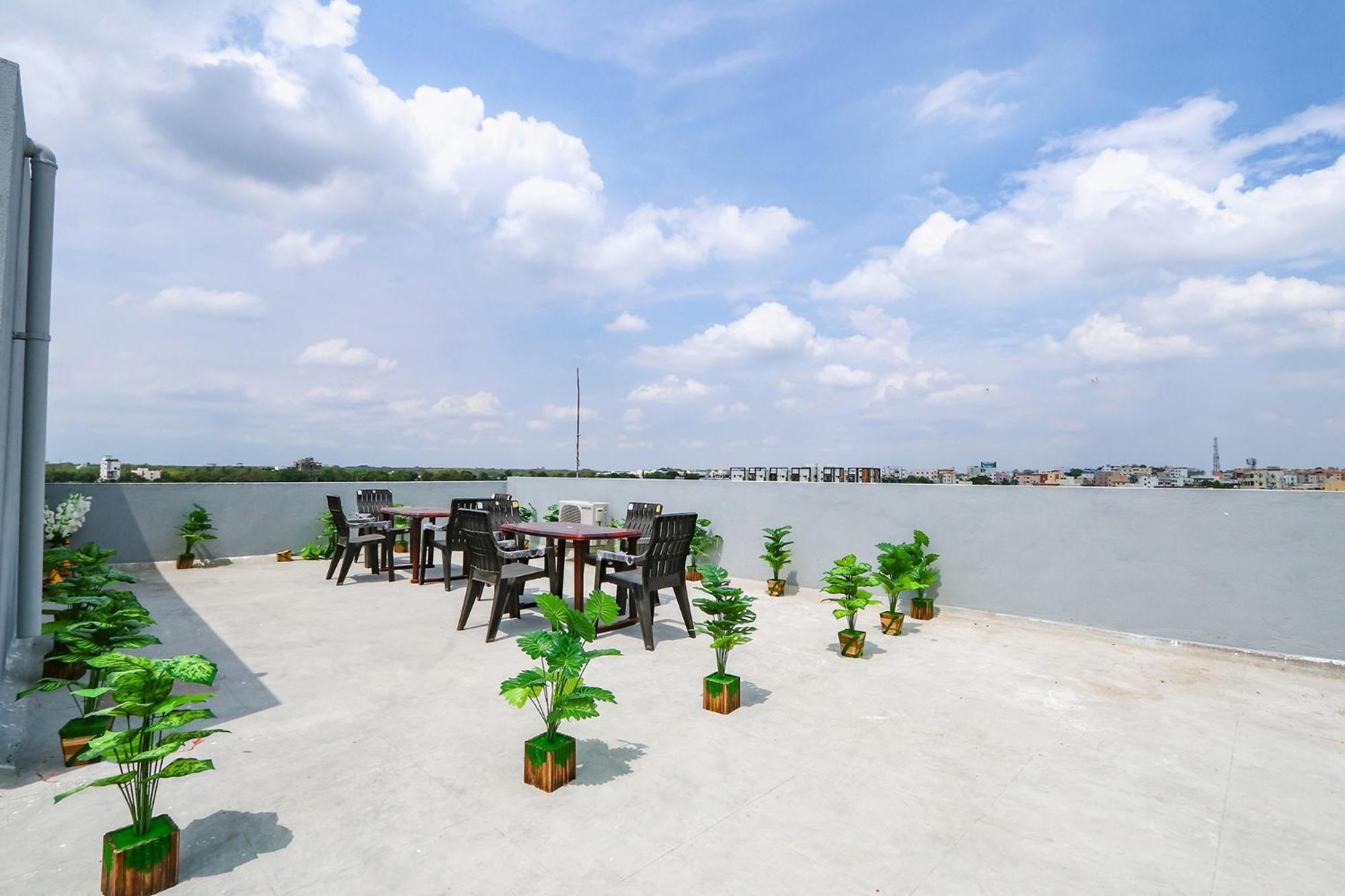 Fabhotel Vks - Nr Umcc Shahpur Hotel 2*