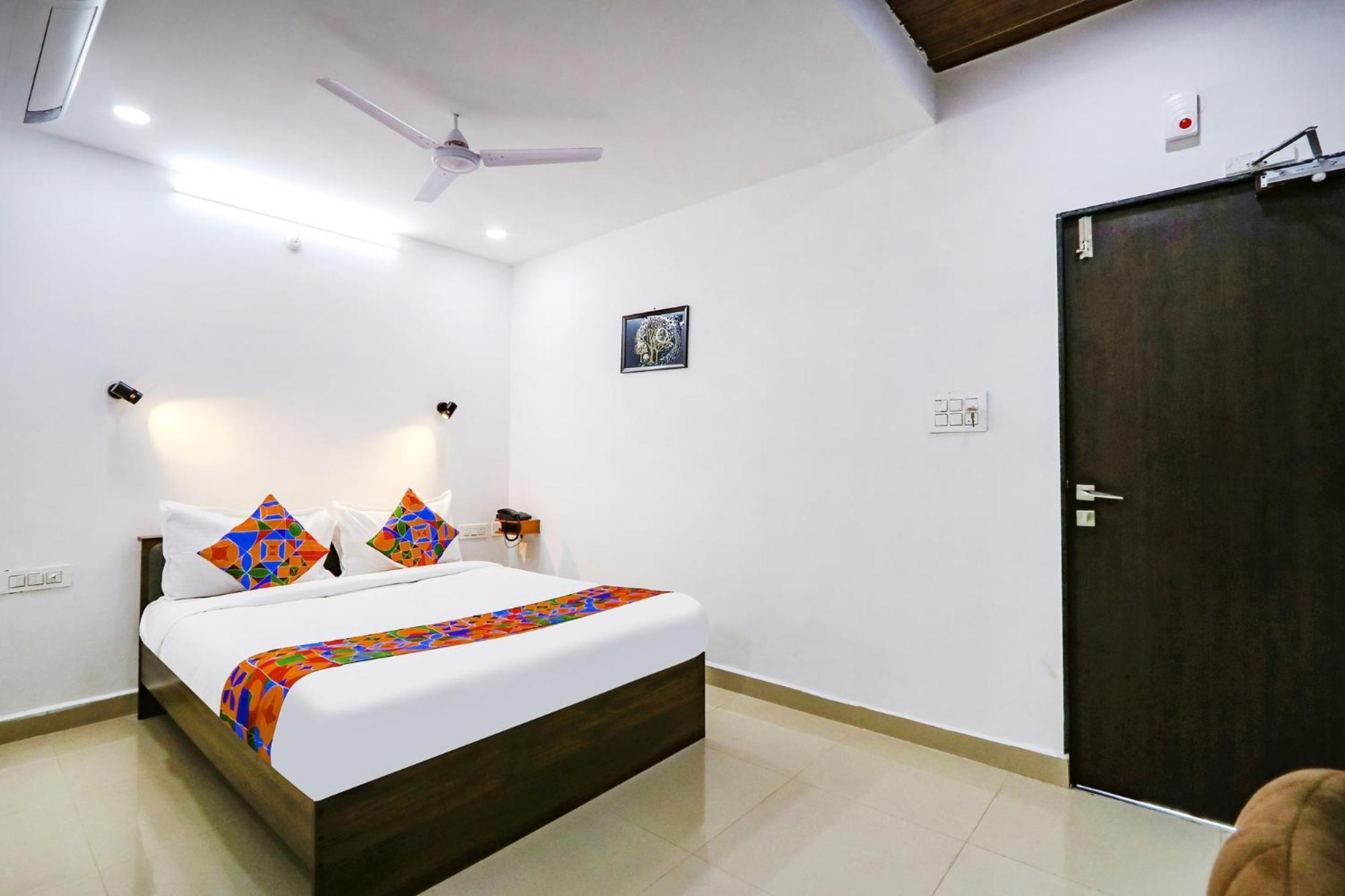 Fabhotel Vks - Nr Umcc Shahpur