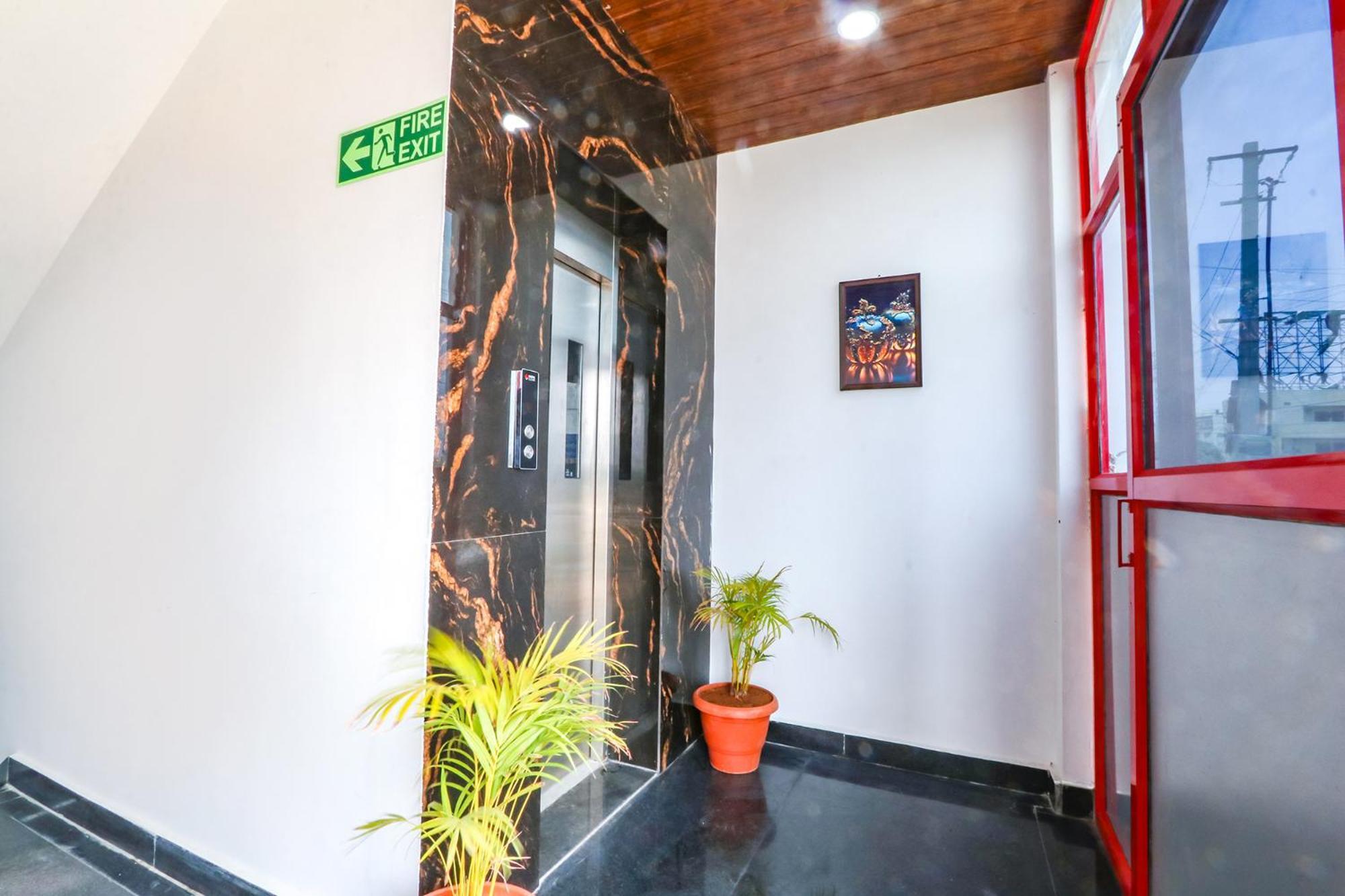 Fabhotel Vks - Nr Umcc Shahpur Hotel