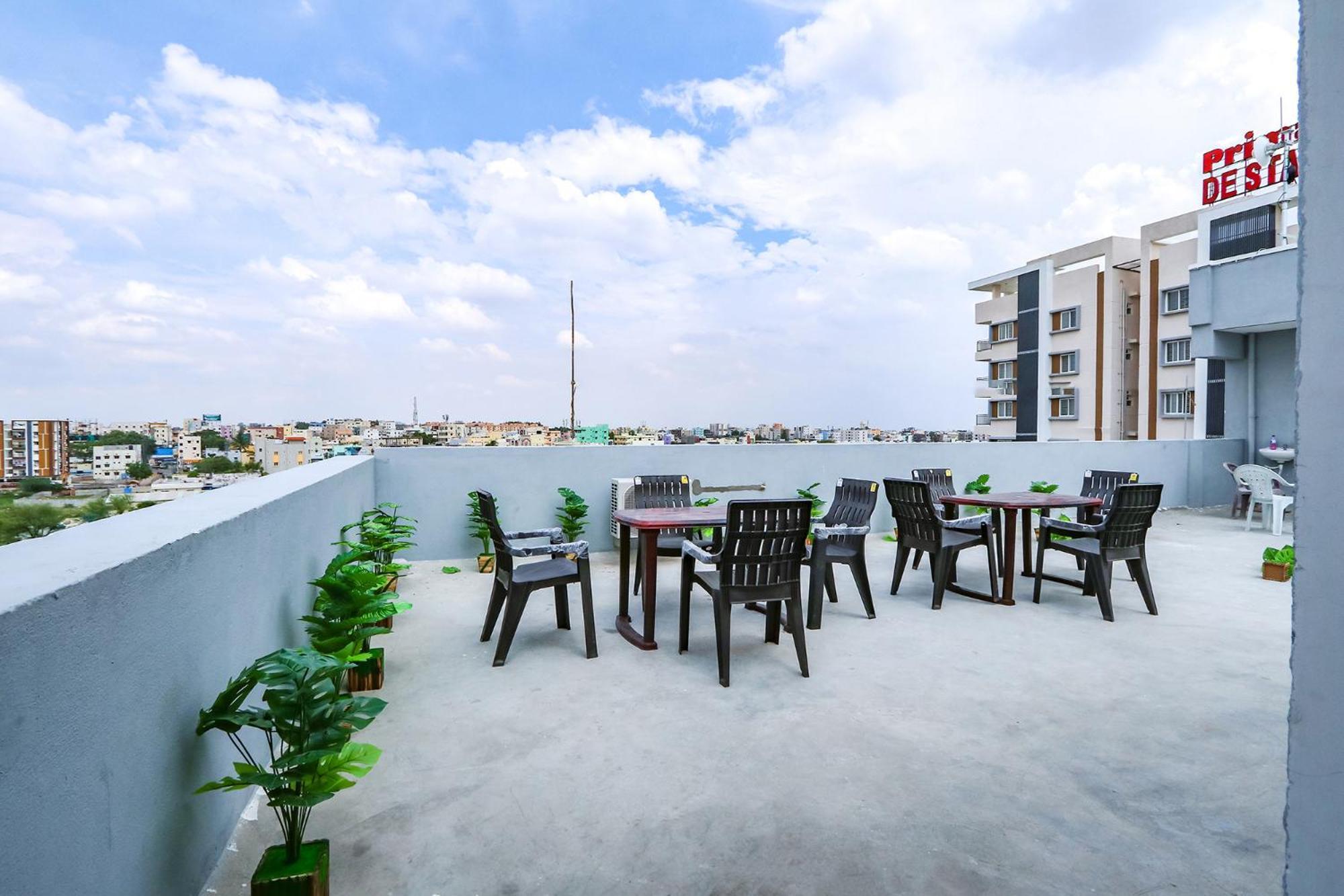 Hotel Fabhotel Vks - Nr Umcc Shahpur