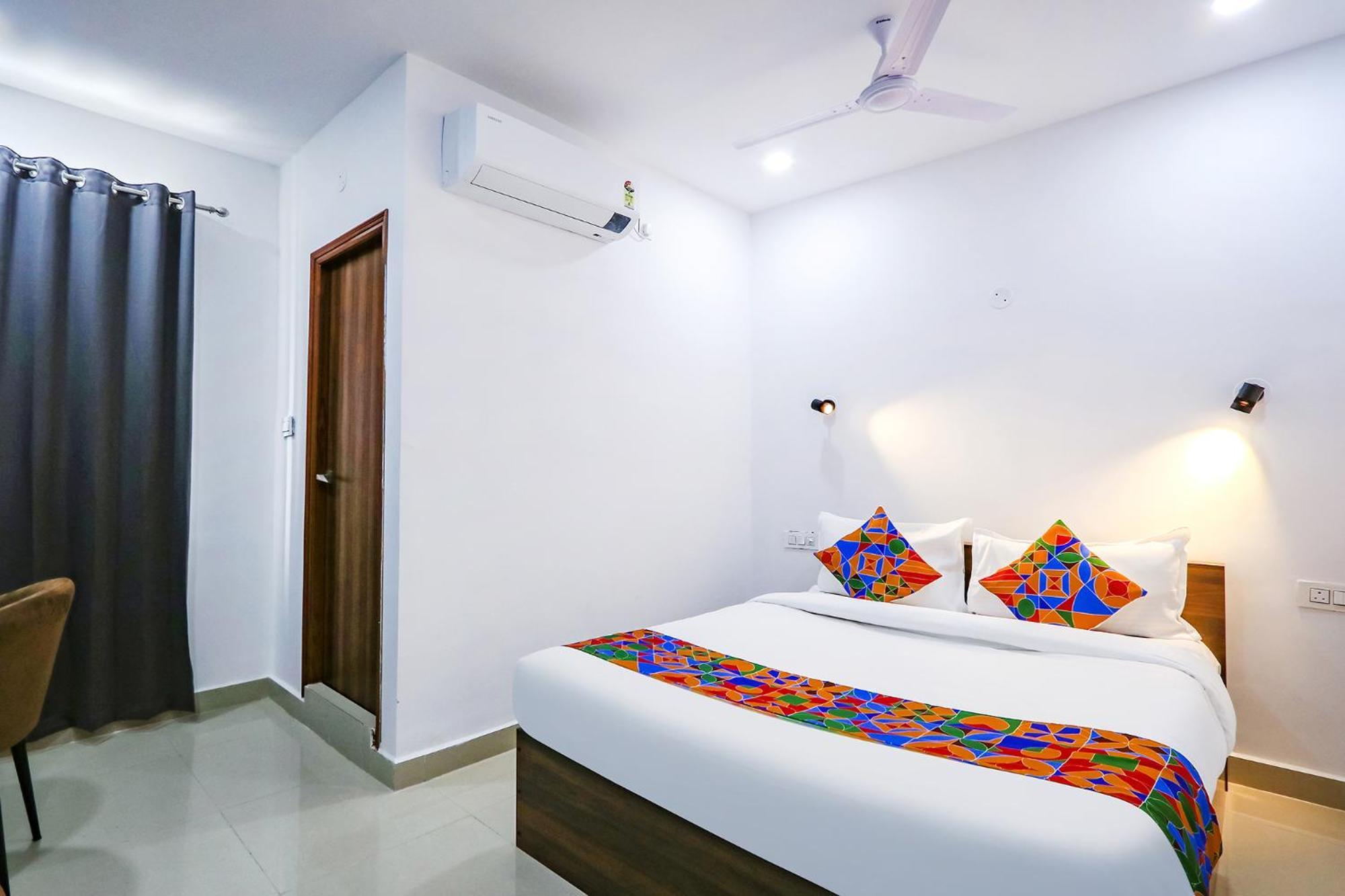 Hotel Fabhotel Vks - Nr Umcc Shahpur
