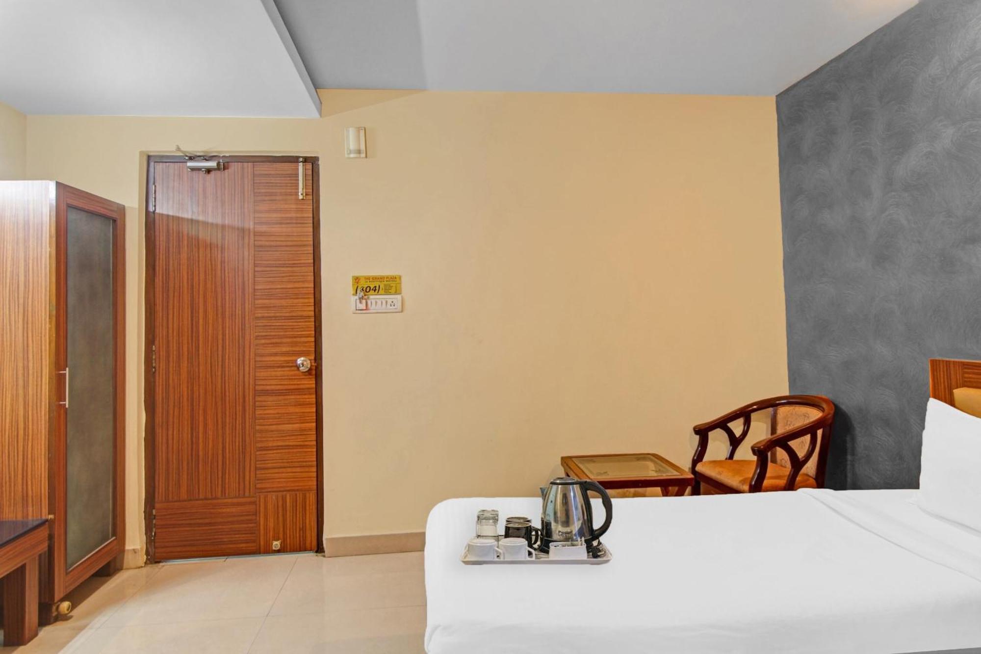 Townhouse The Grand Plaza Hotel