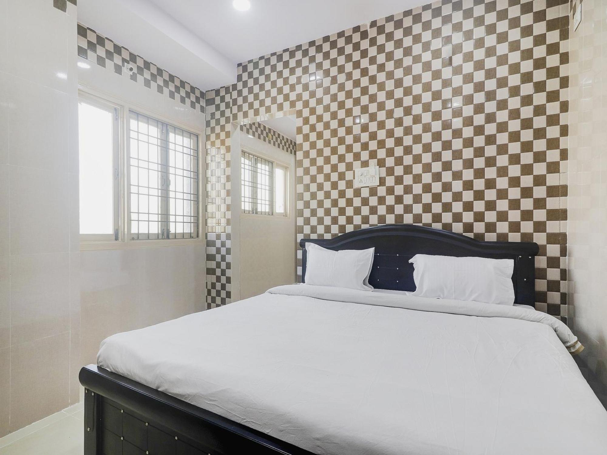 O Aroma Classic Near Nampally Railway Station 3*