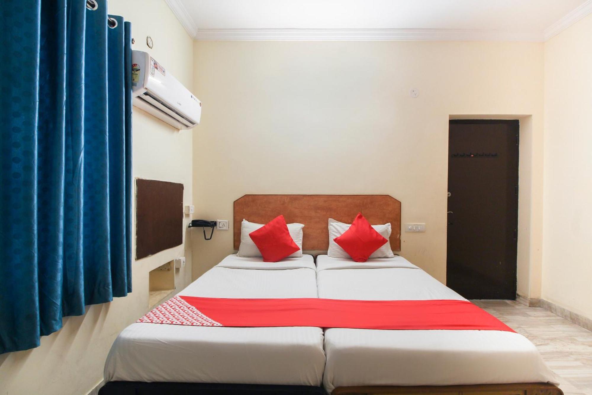 Collection O White House Silverkey Near Film Nagar 4*