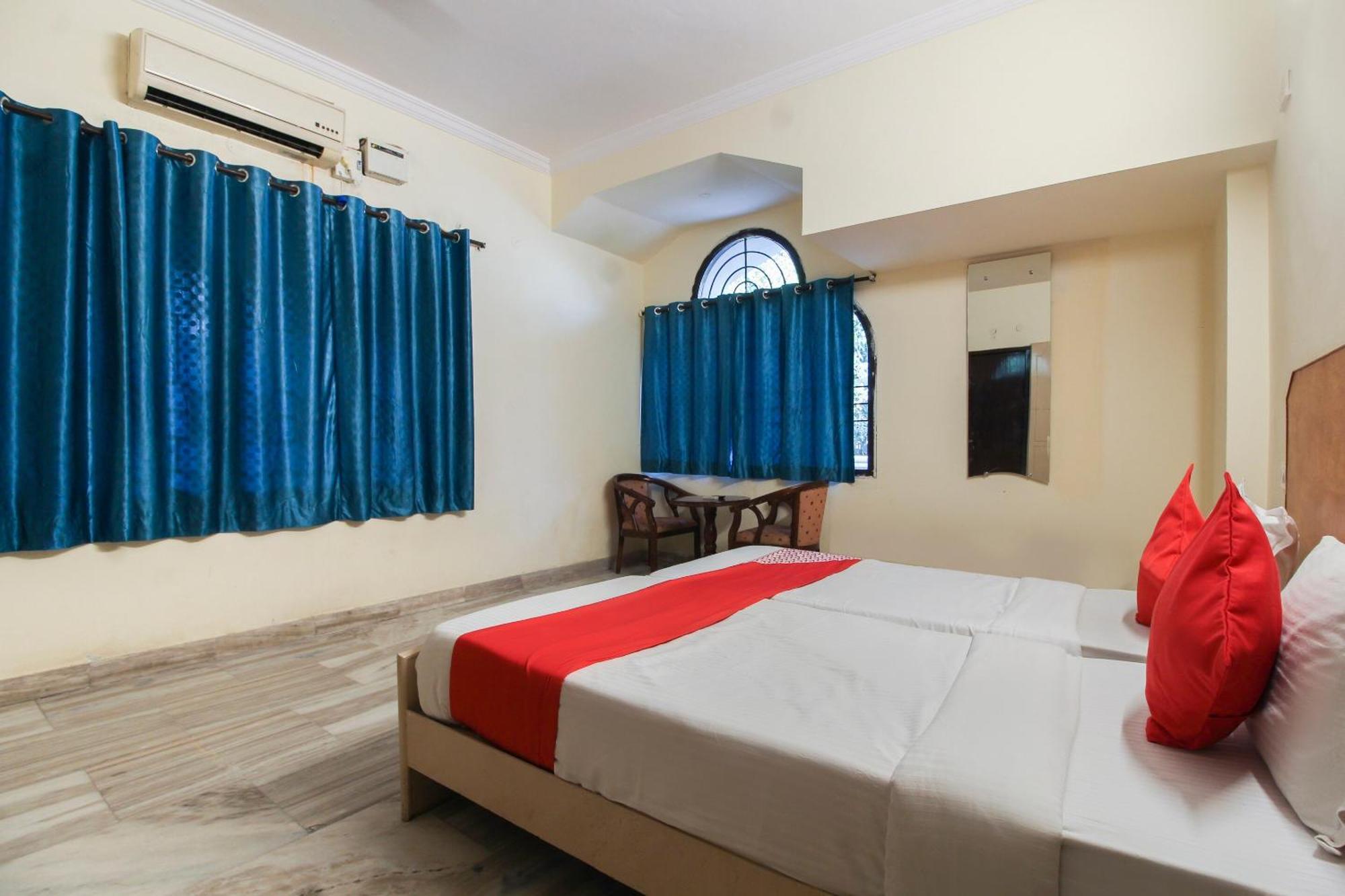 Hotel Collection O White House Silverkey Near Film Nagar 4*