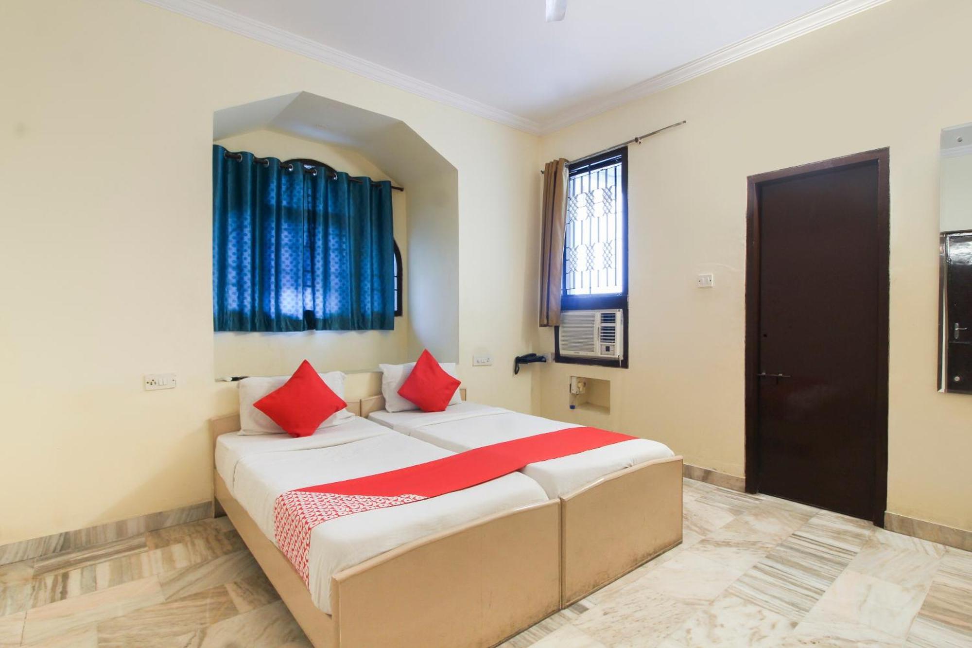 Collection O White House Silverkey Near Film Nagar 4*