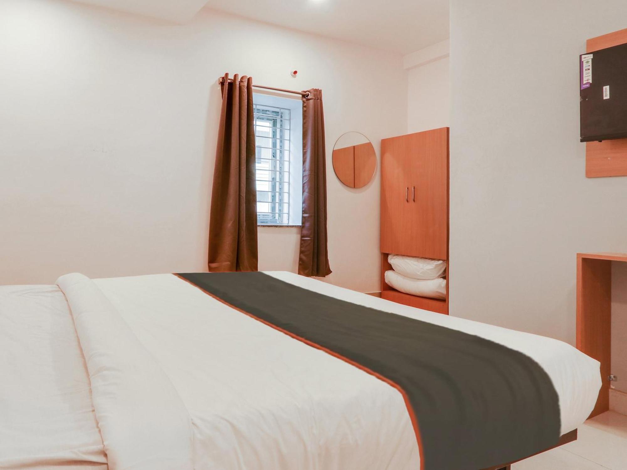 Hotel Super Collection O White Ridge Kamineni 4*