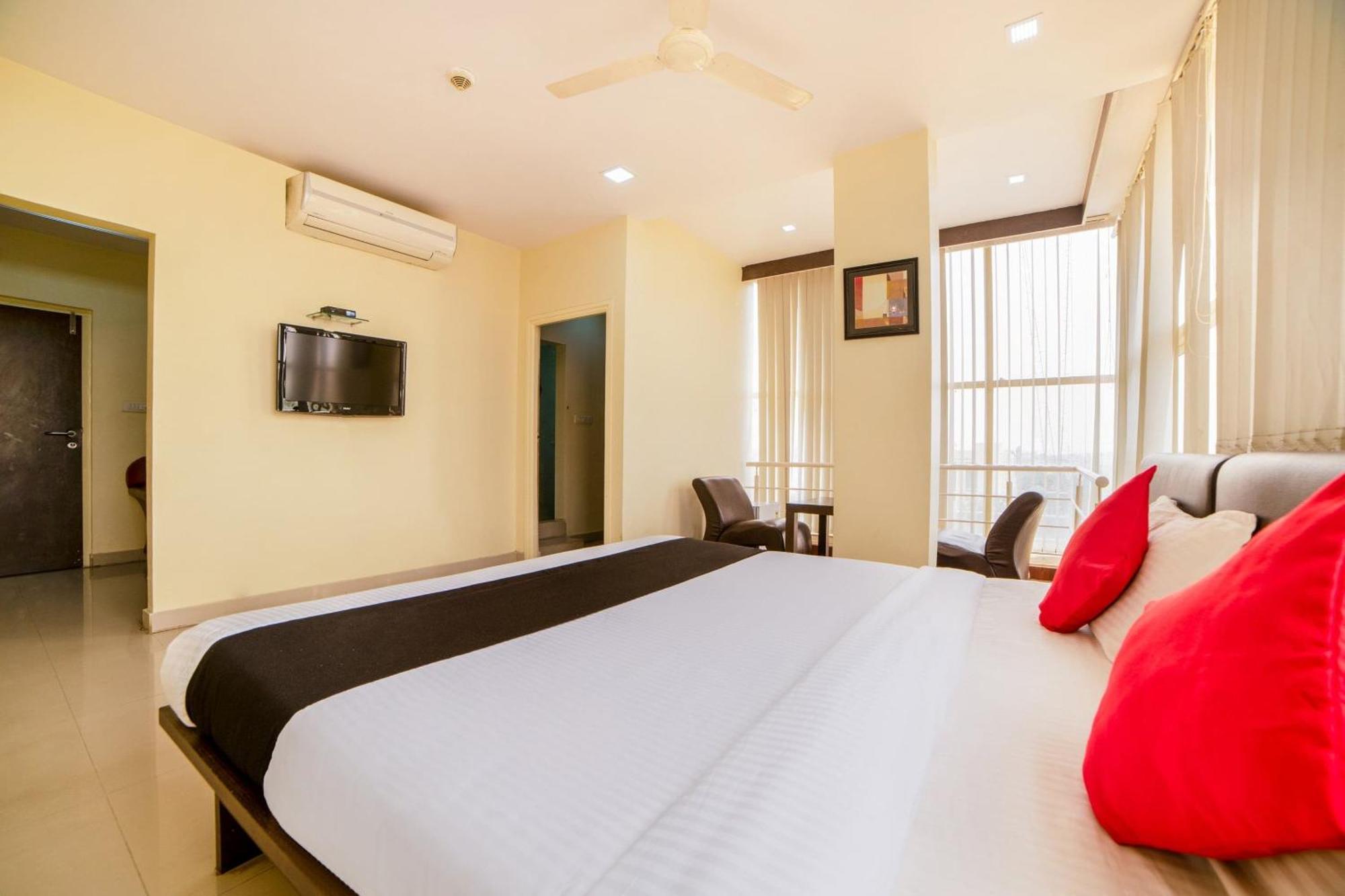 Hotel Super Capital O Raaga Grand