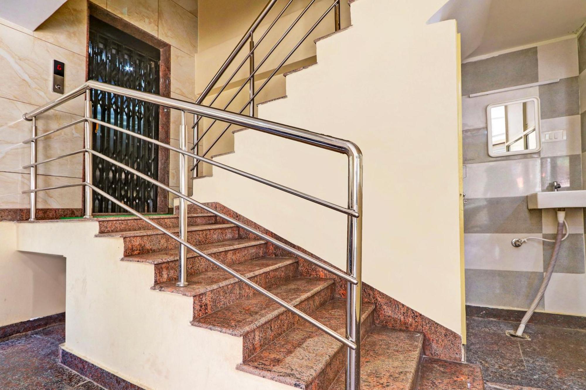 Collection O Sri Nirvana Edge Hotel