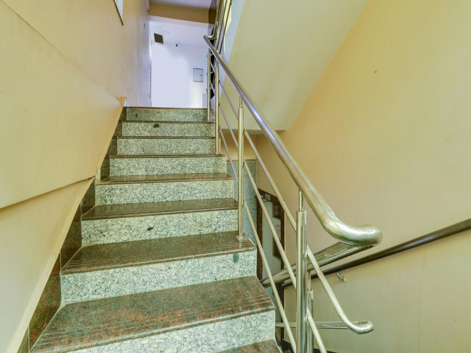 Hotel Super Townhouse Qualia Prime Near Nexus Mall Hyderabad