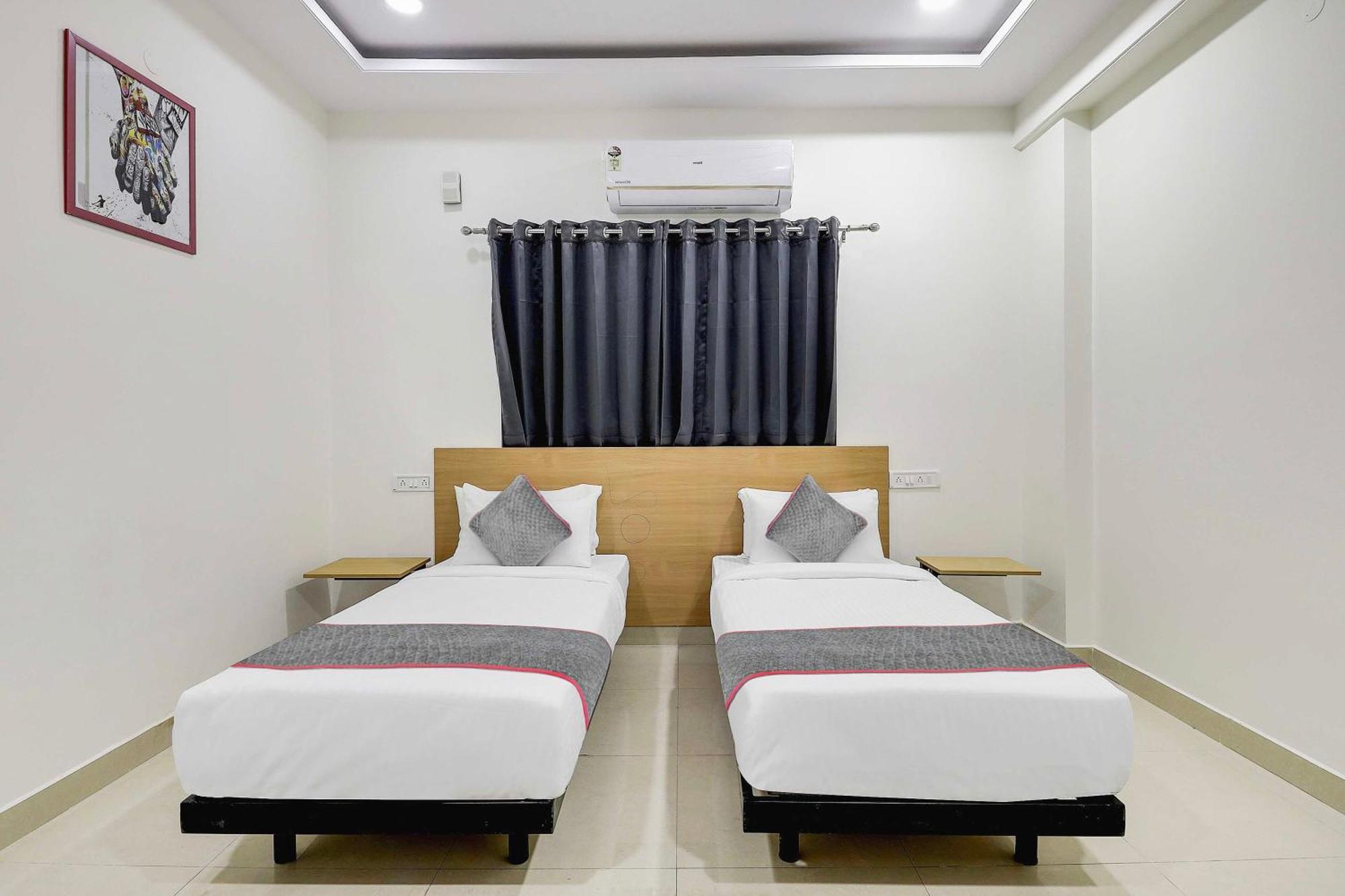 Super Townhouse De Alphabet Kukatpally Nexus Mall Hotel