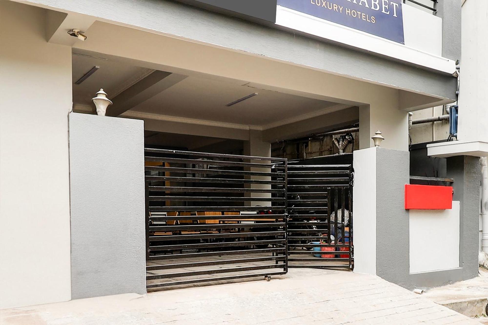 Super Townhouse De Alphabet Kukatpally Nexus Mall *