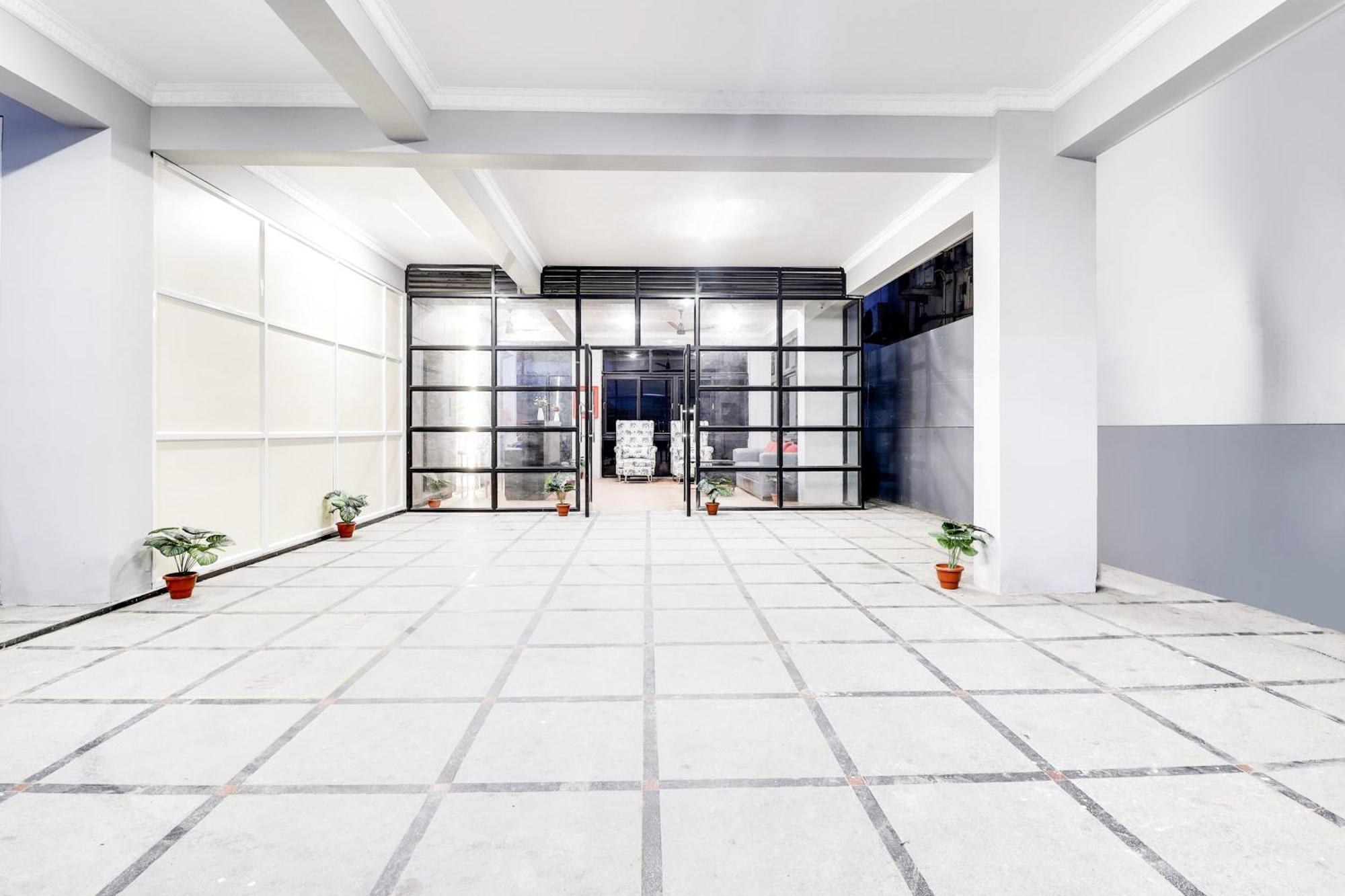 Super Townhouse De Alphabet Kukatpally Nexus Mall * Hyderabad