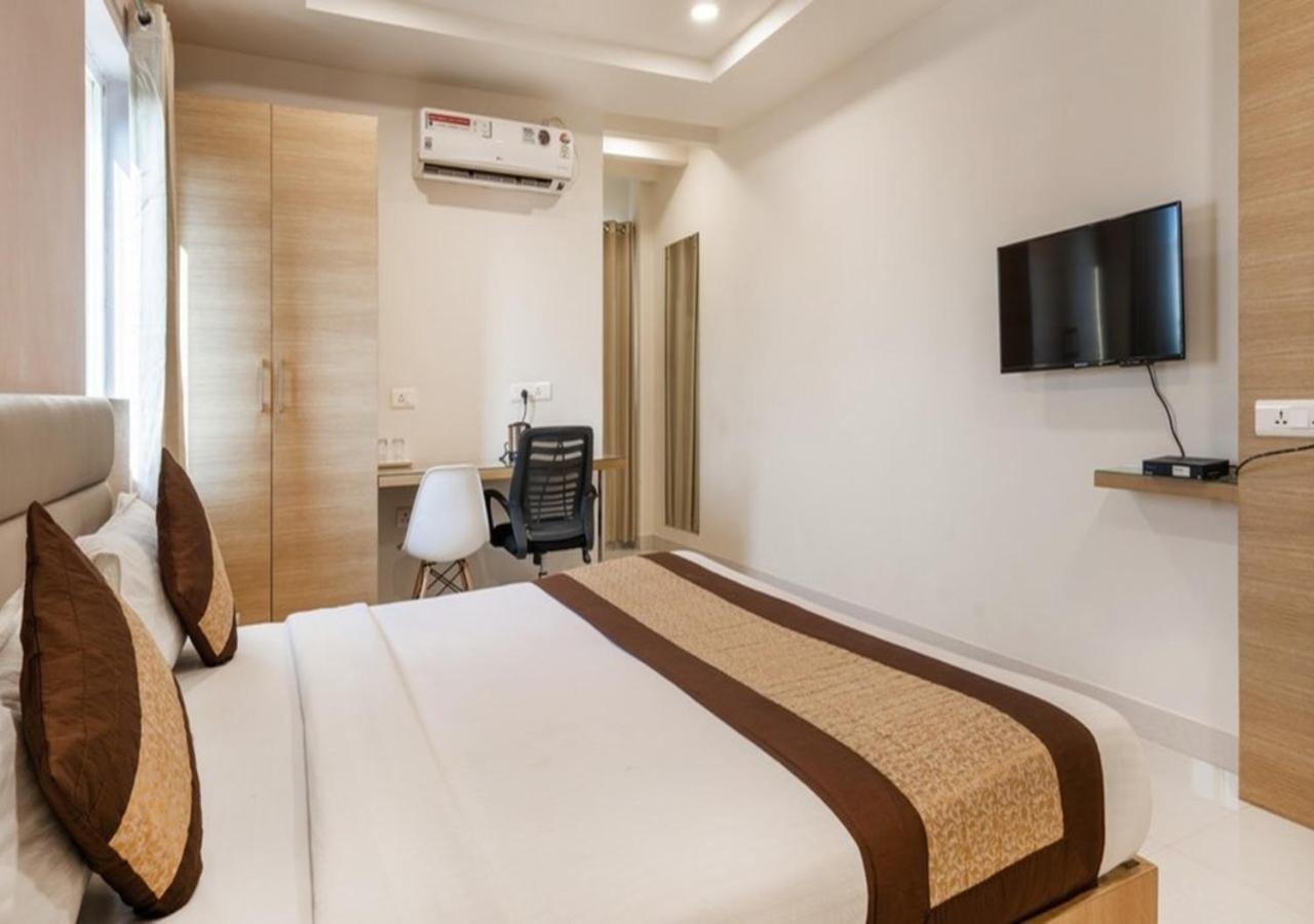 Veeraj Hotel *