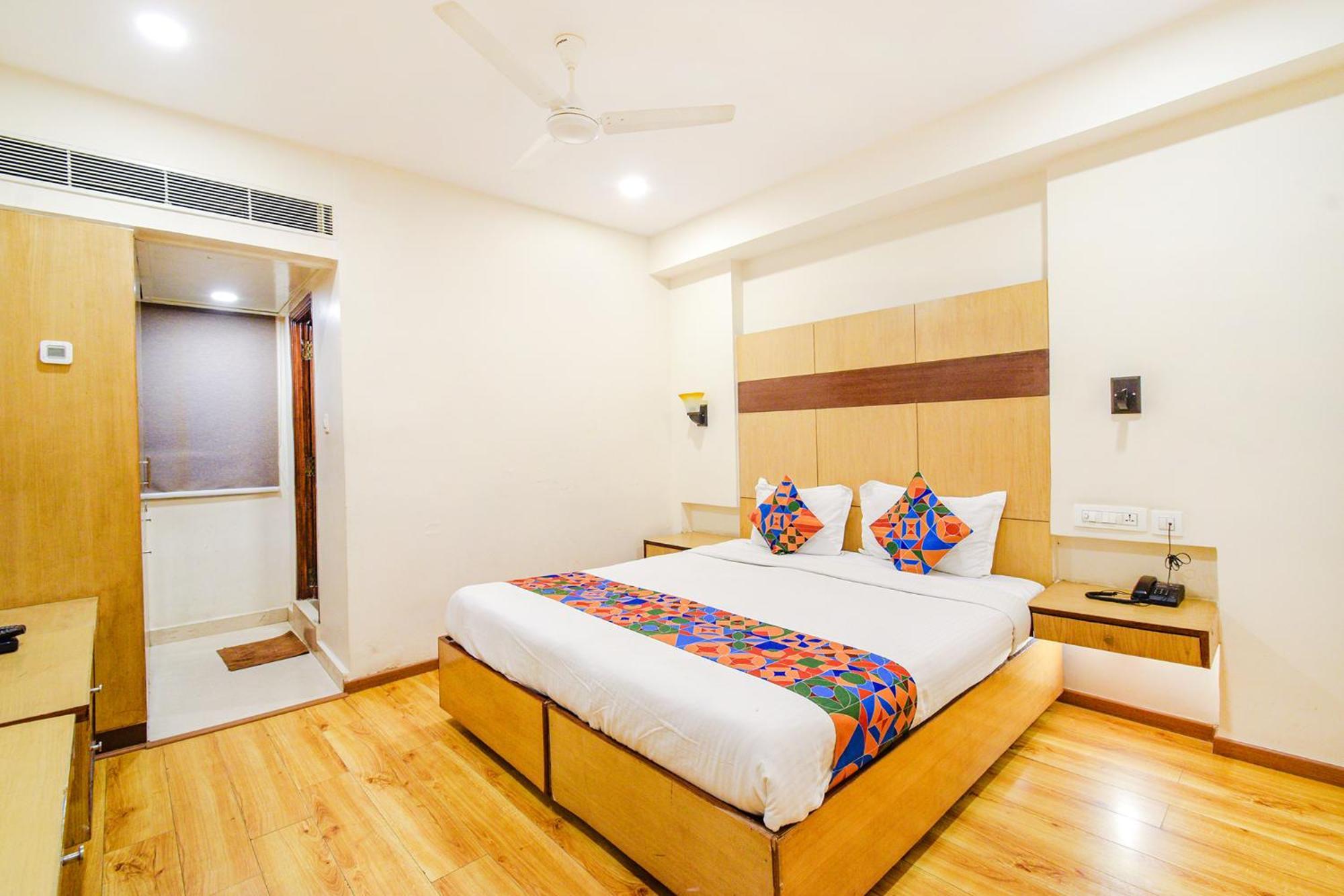 Treebo Premium Seven View Hotel 4*