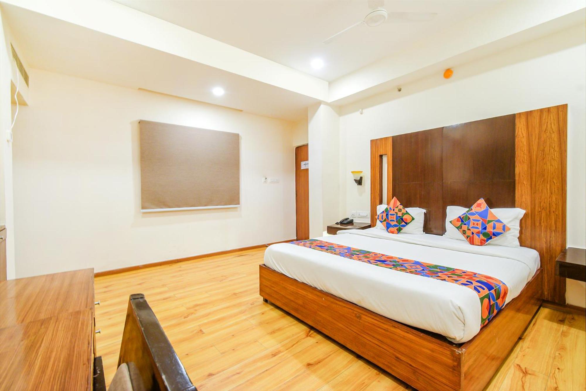 Treebo Premium Seven View Hotel 4*