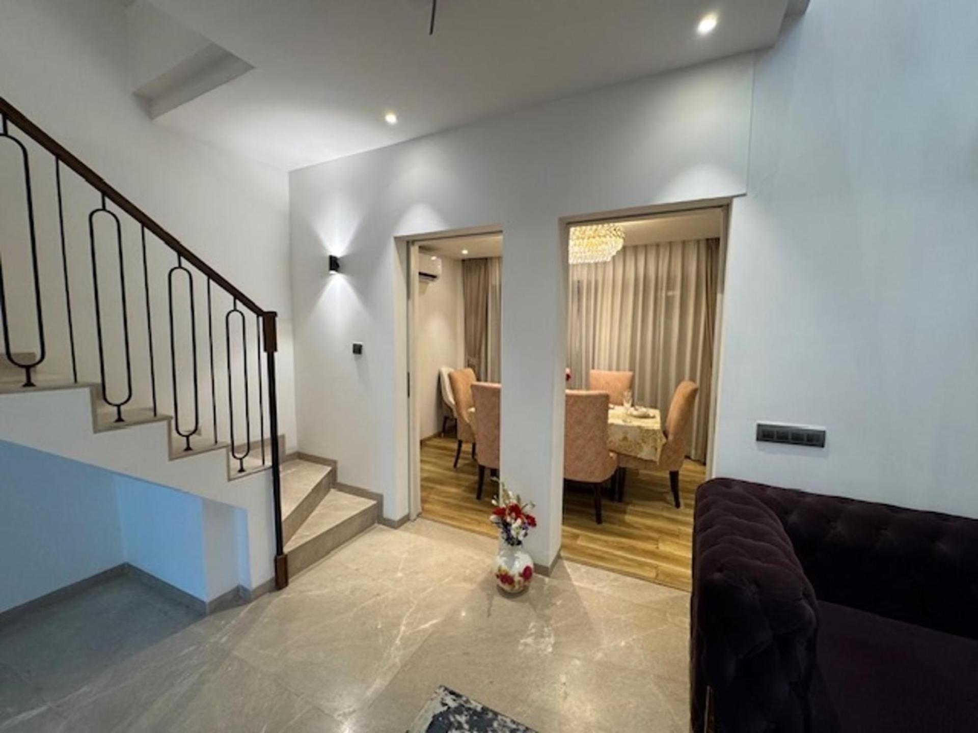 Luxuryhouse-3br-free Car & Driver-balcony-wifi Holiday home *