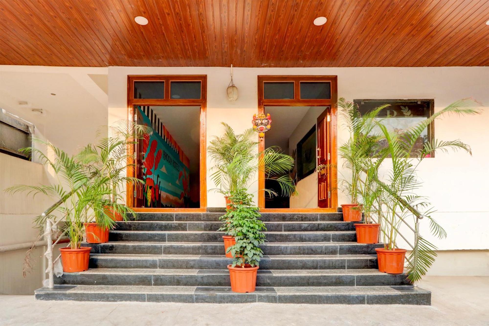 Townhouse Oak Bhooja 4*