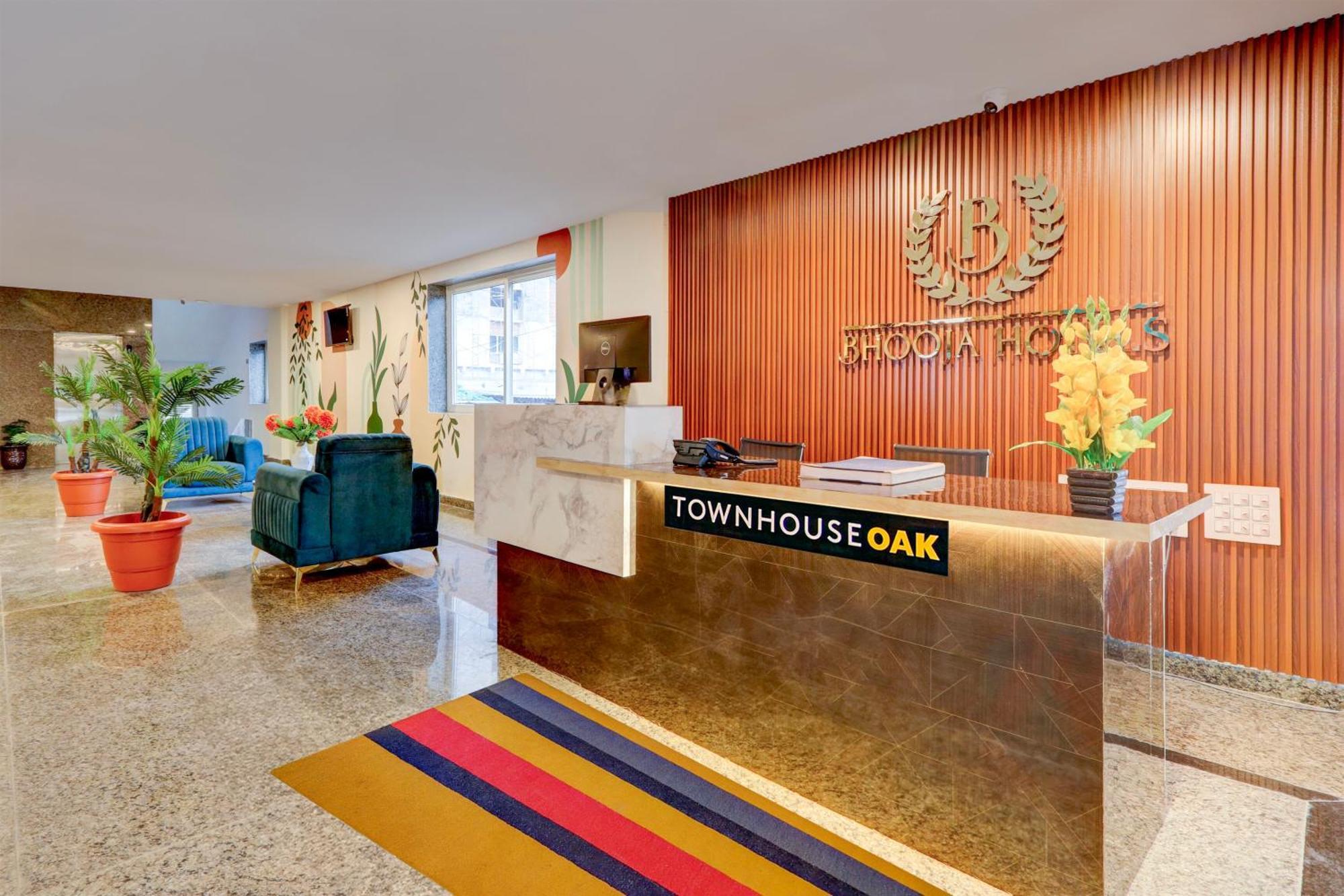 Townhouse Oak Bhooja