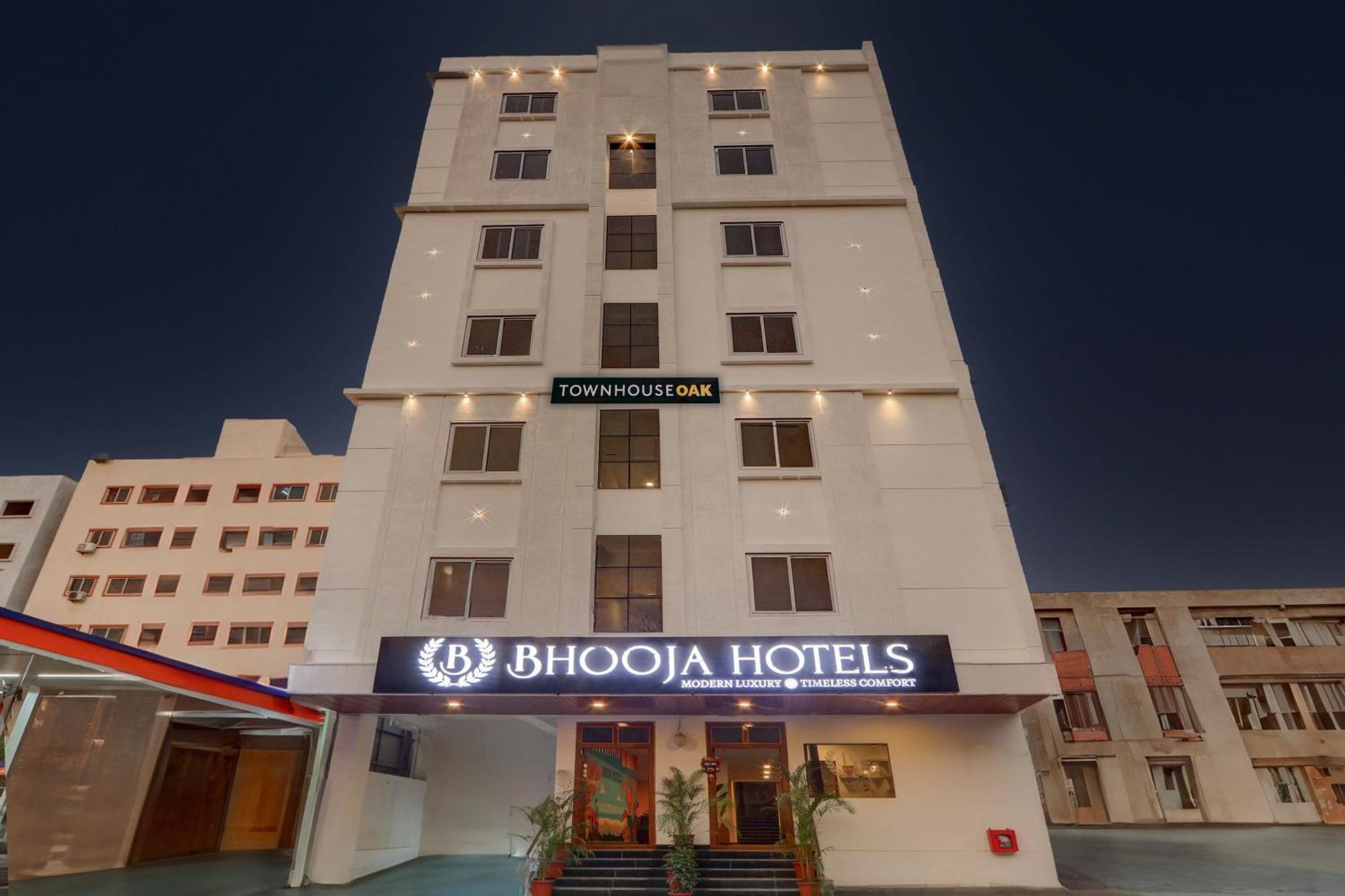 Townhouse Oak Bhooja