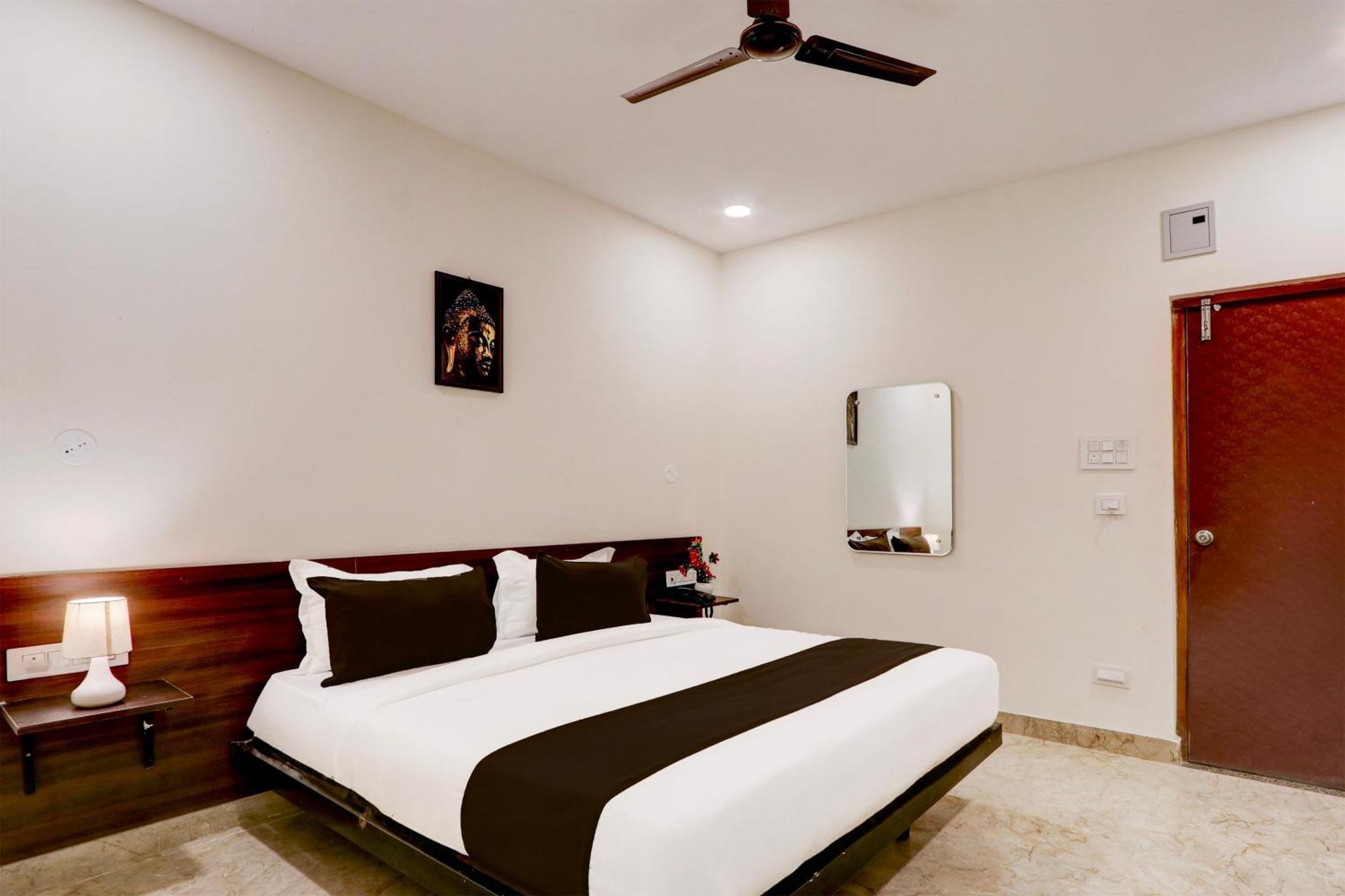 Hotel Townhouse Oak Bhooja 4*
