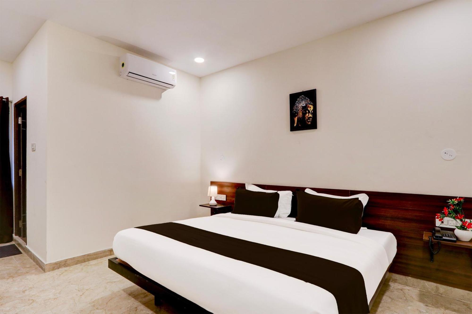 Hotel Townhouse Oak Bhooja