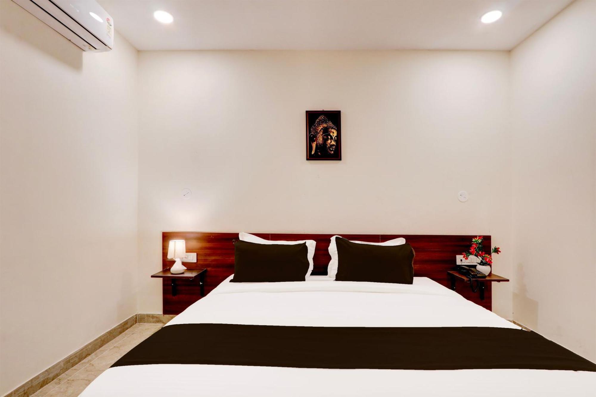 Hotel Townhouse Oak Bhooja 4*