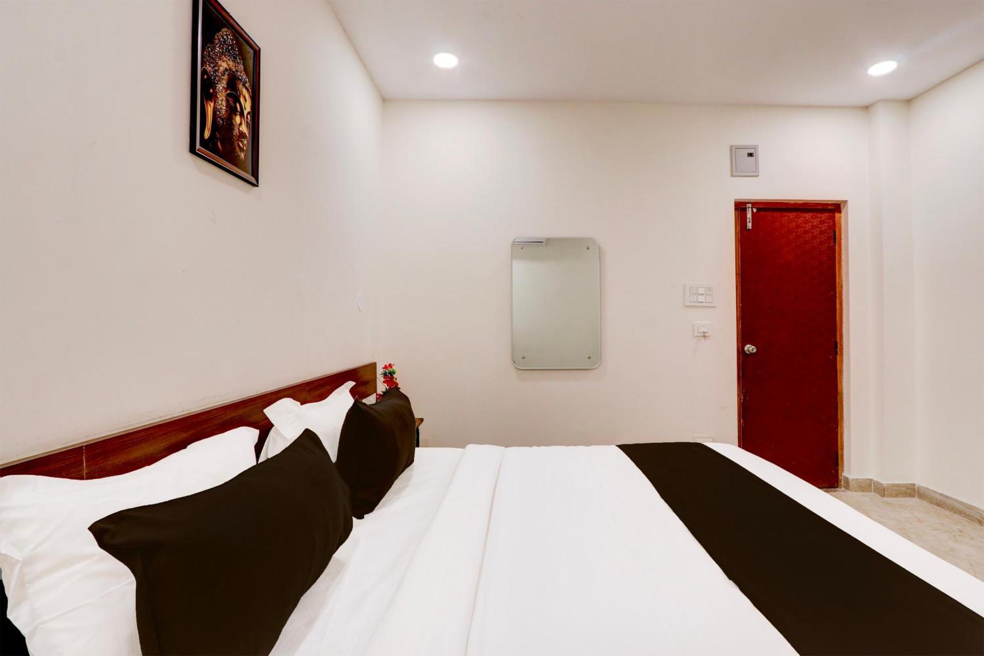 Townhouse Oak Bhooja 4*