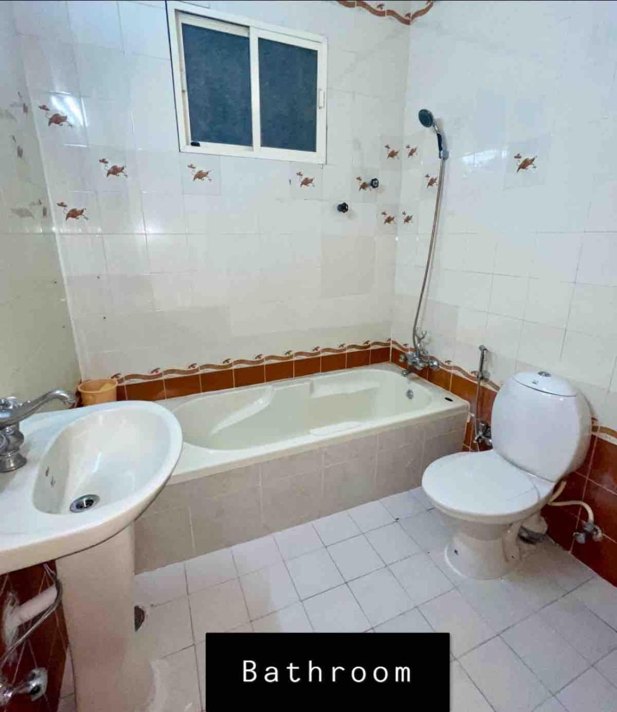 Spacious 2bhk In The Heart Of Apartment *
