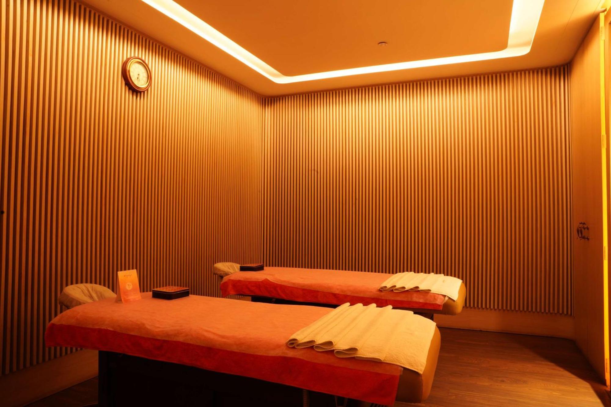 Radisson Blu Plaza Banjara Hills 5*