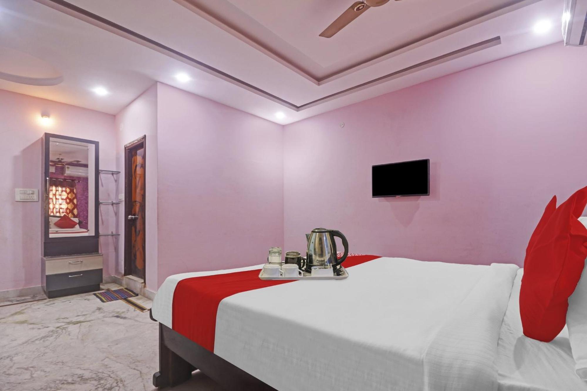 Hotel O Royal Near Mantra Mall