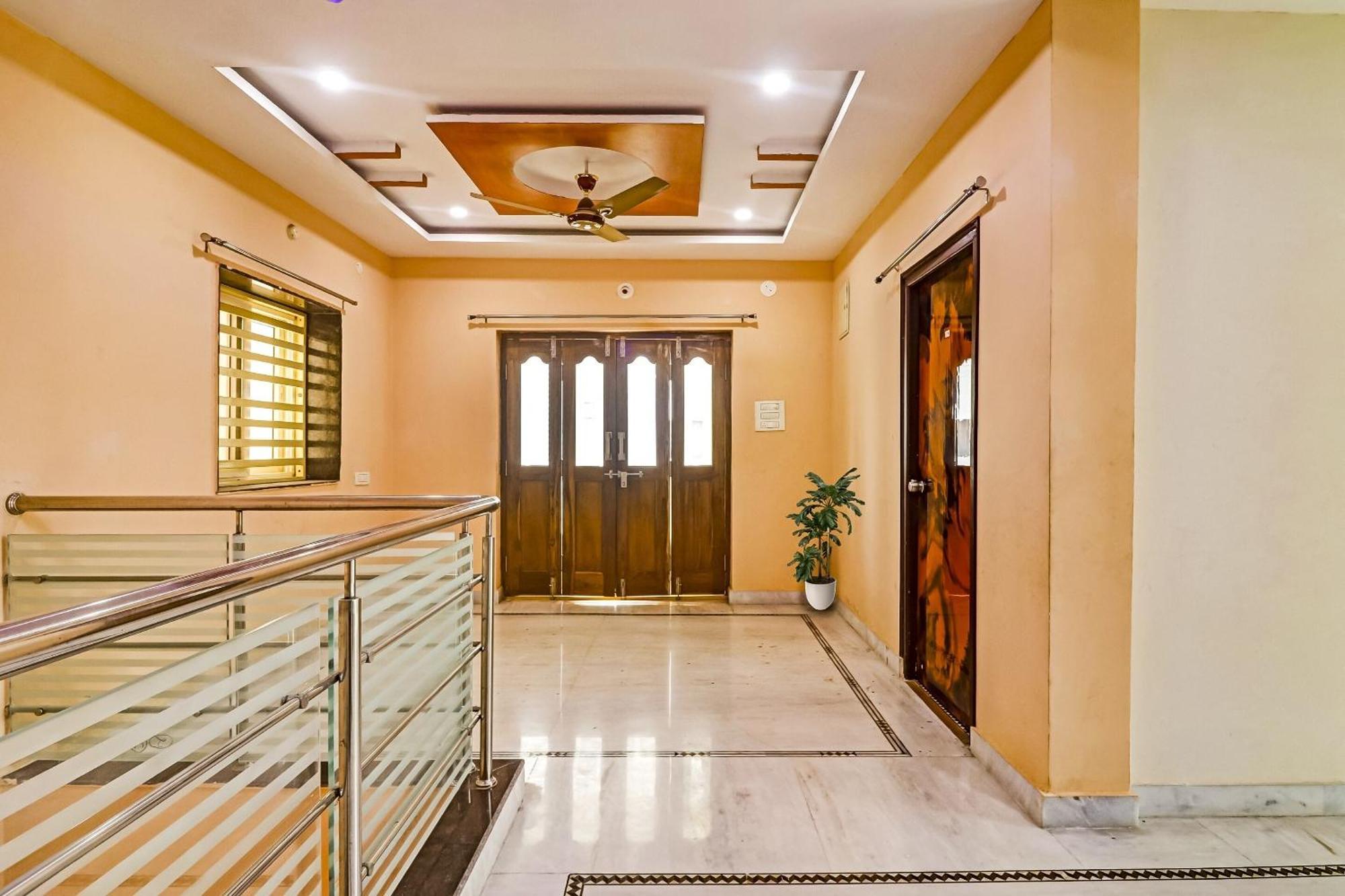 Hotel O Royal Near Mantra Mall Hyderabad