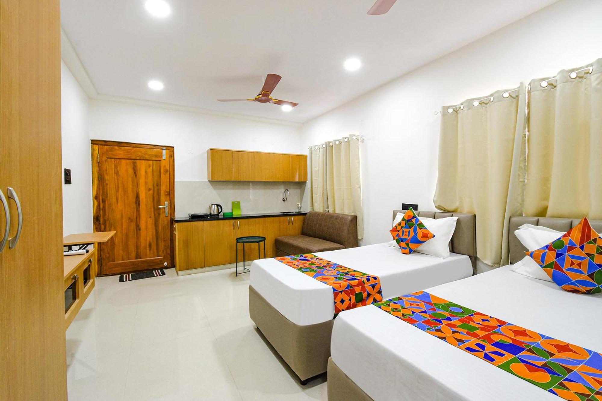 Hotel Fabhotel Elegance - Nr U S Consulate, Financial District 3*