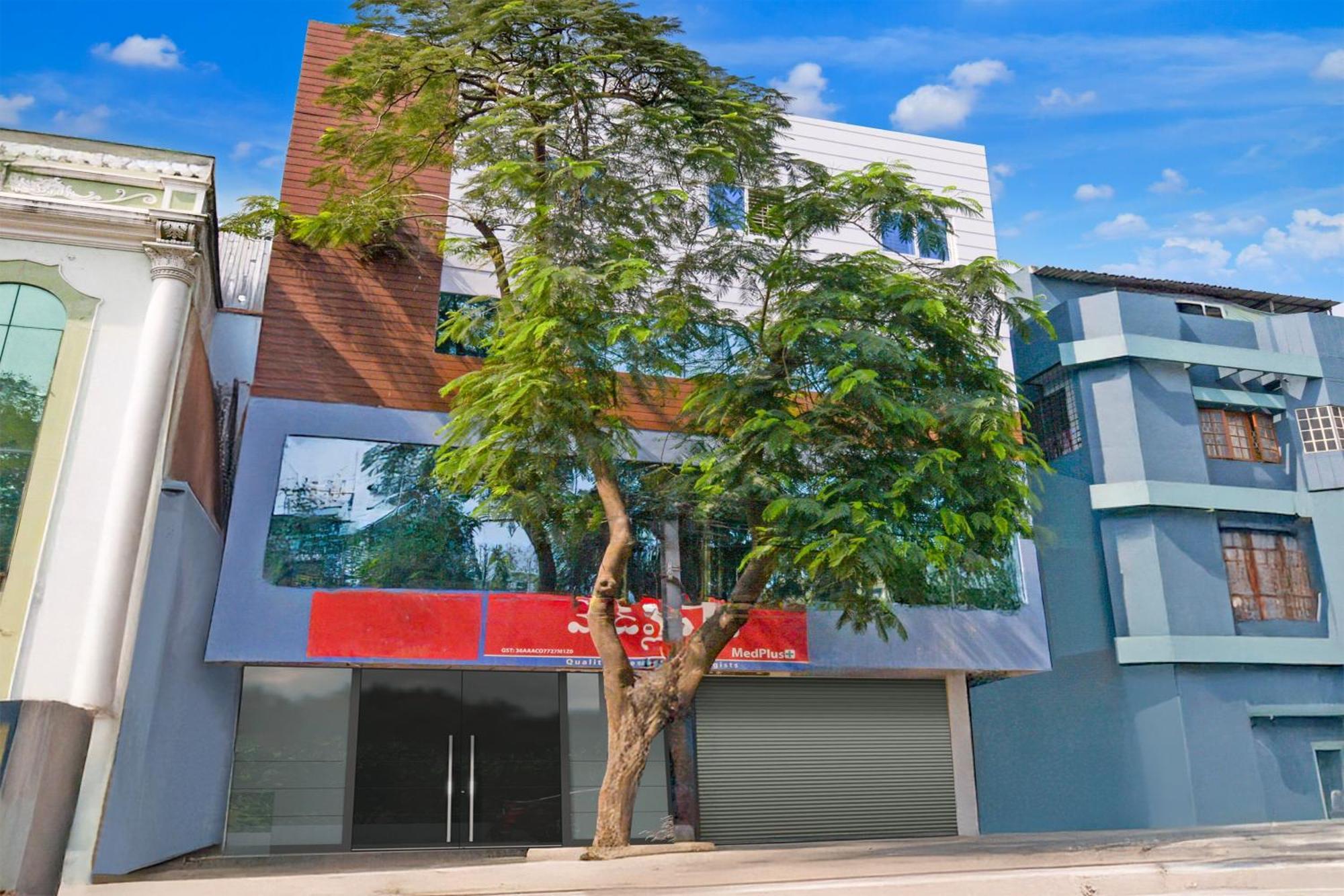 O R Square Hotel *