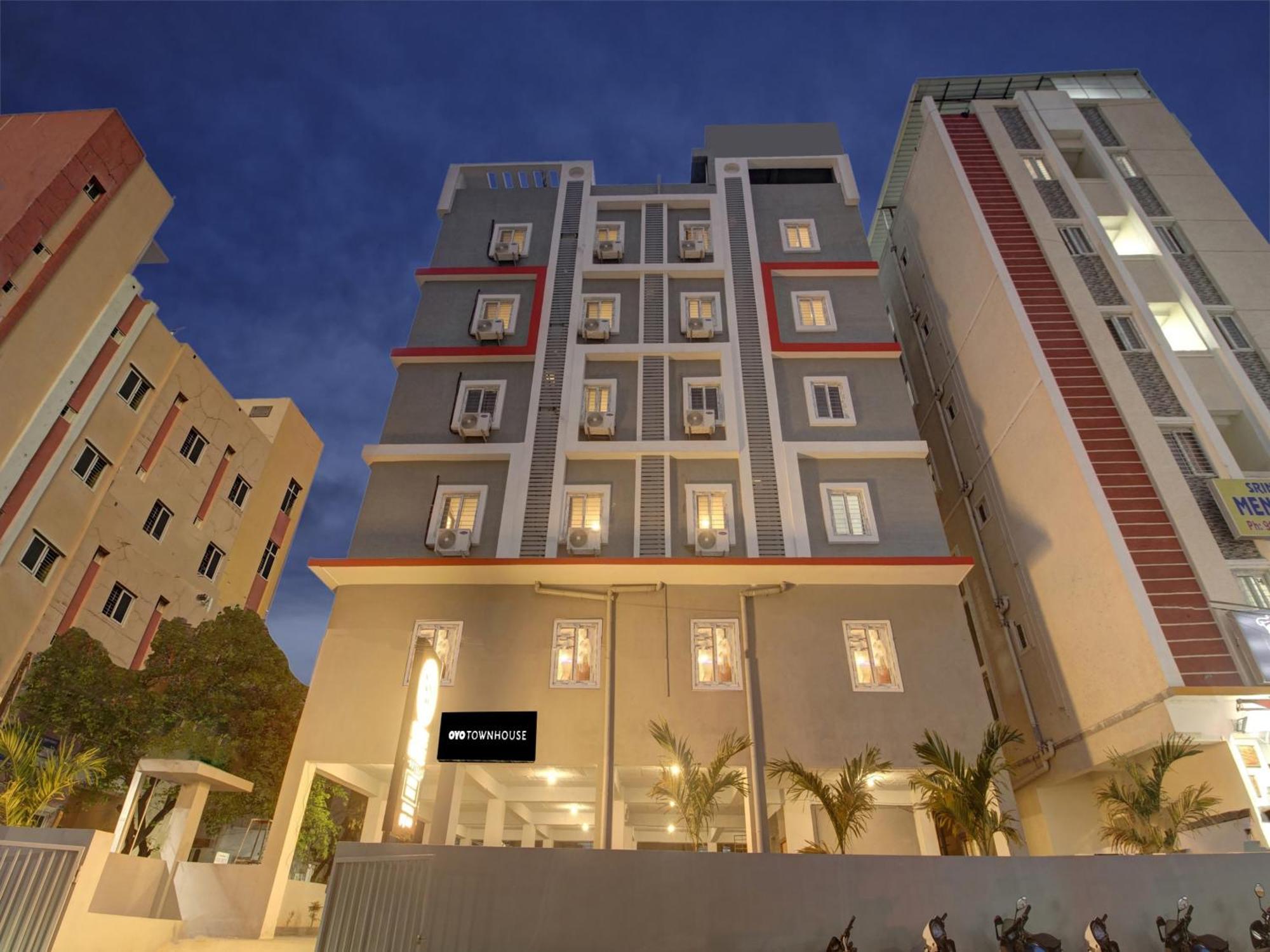 Super Townhouse White Ridge Kphb Opp Jntu Hotel Hyderabad