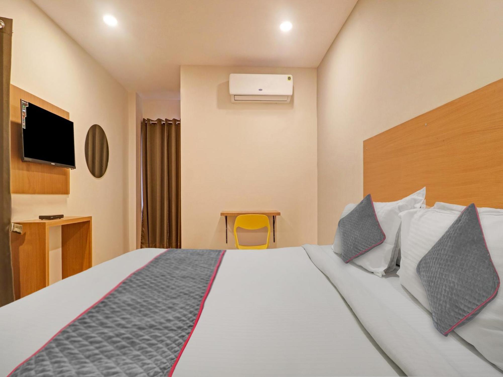 Super Townhouse White Ridge Kphb Opp Jntu