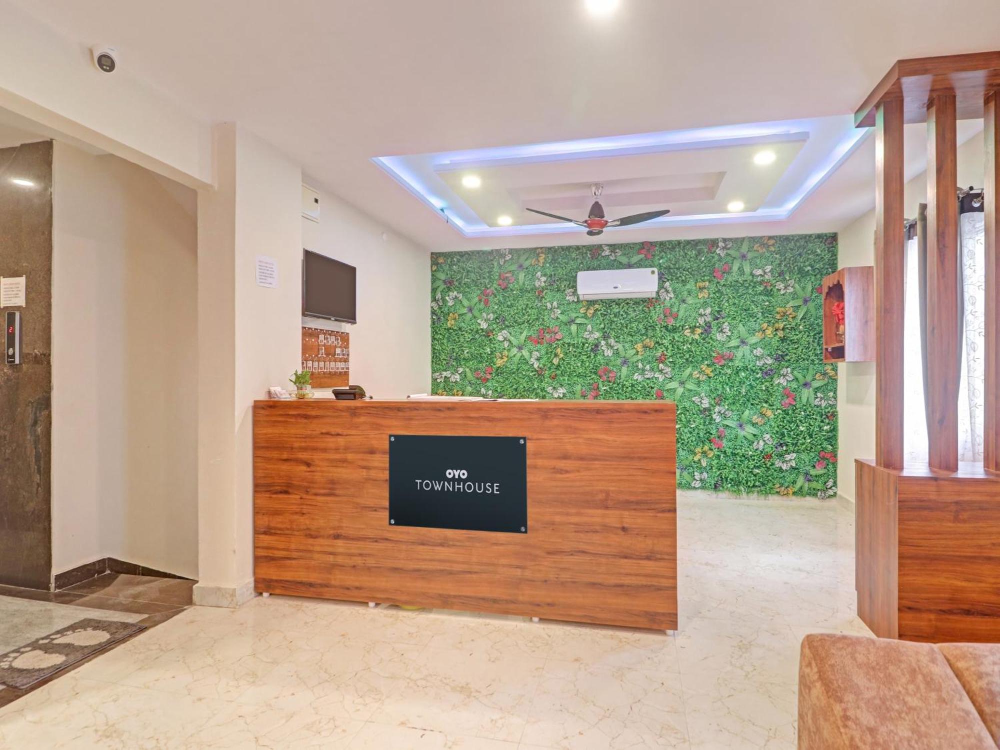 Hotel Super Townhouse White Ridge Kphb Opp Jntu