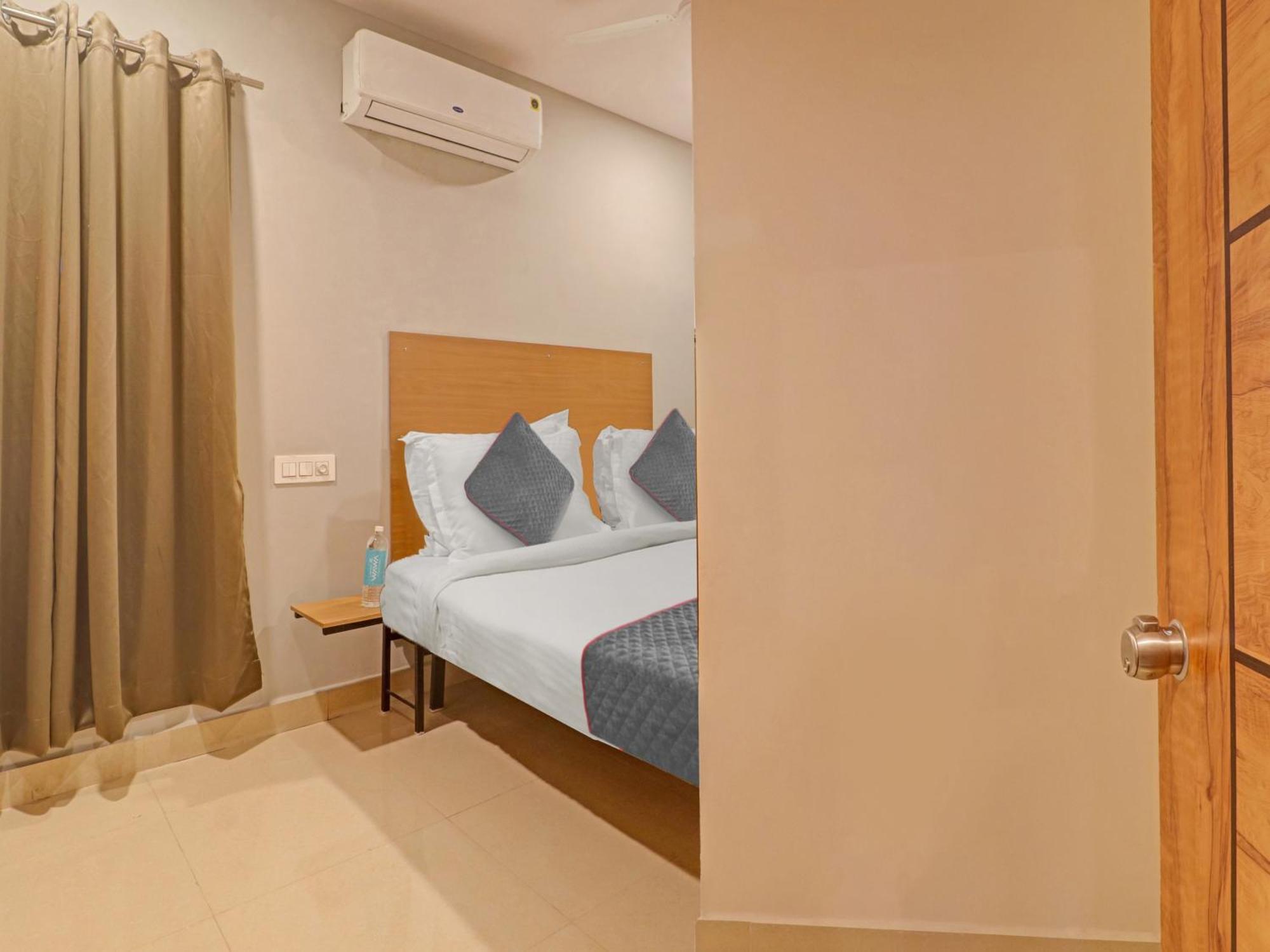 Super Townhouse White Ridge Kphb Opp Jntu Hotel Hyderabad