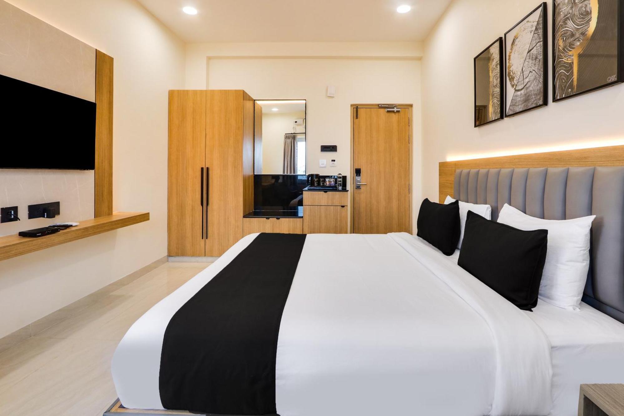 Townhouse Oak Indigo Business Hotel