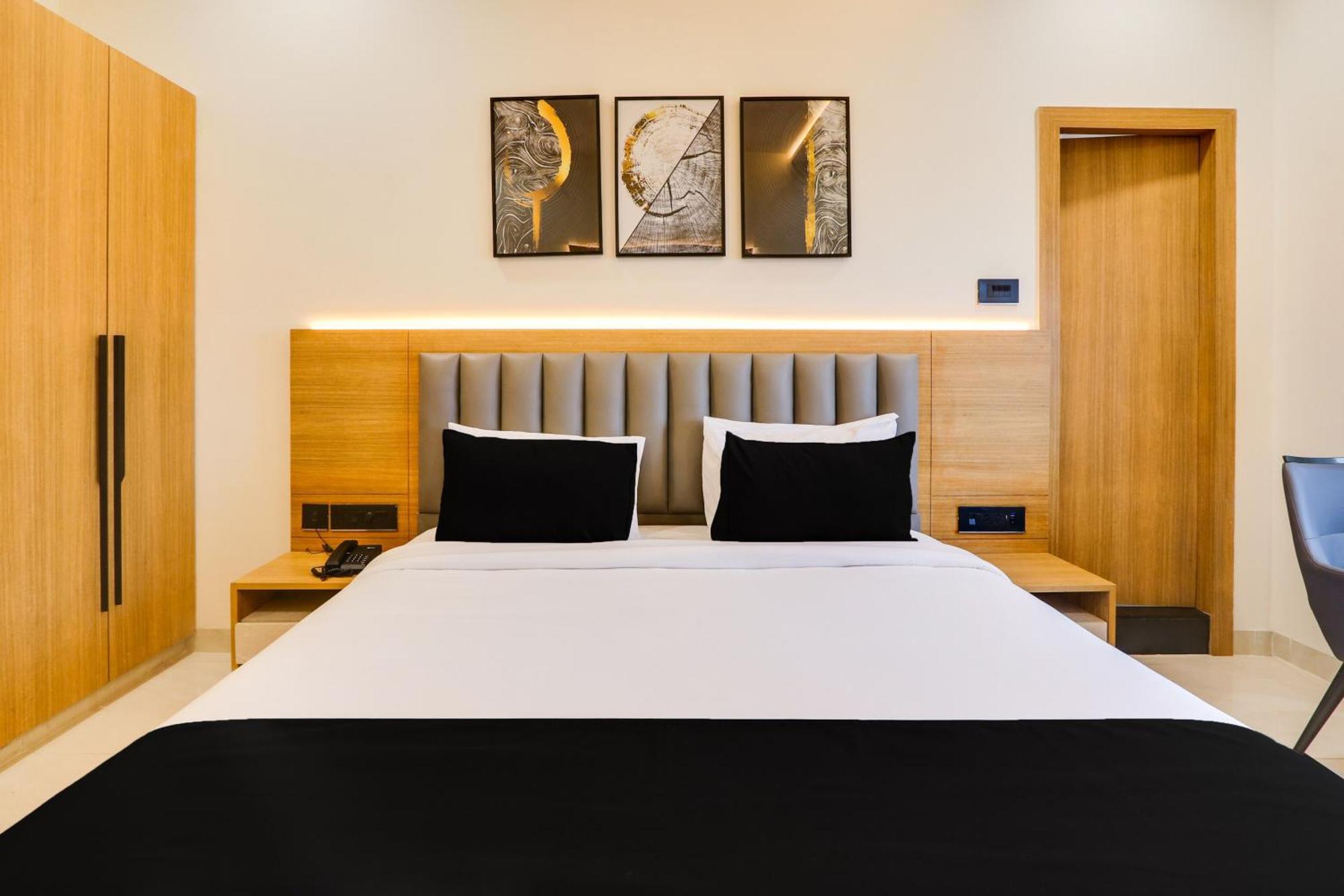 Townhouse Oak Indigo Business Hotel 3*