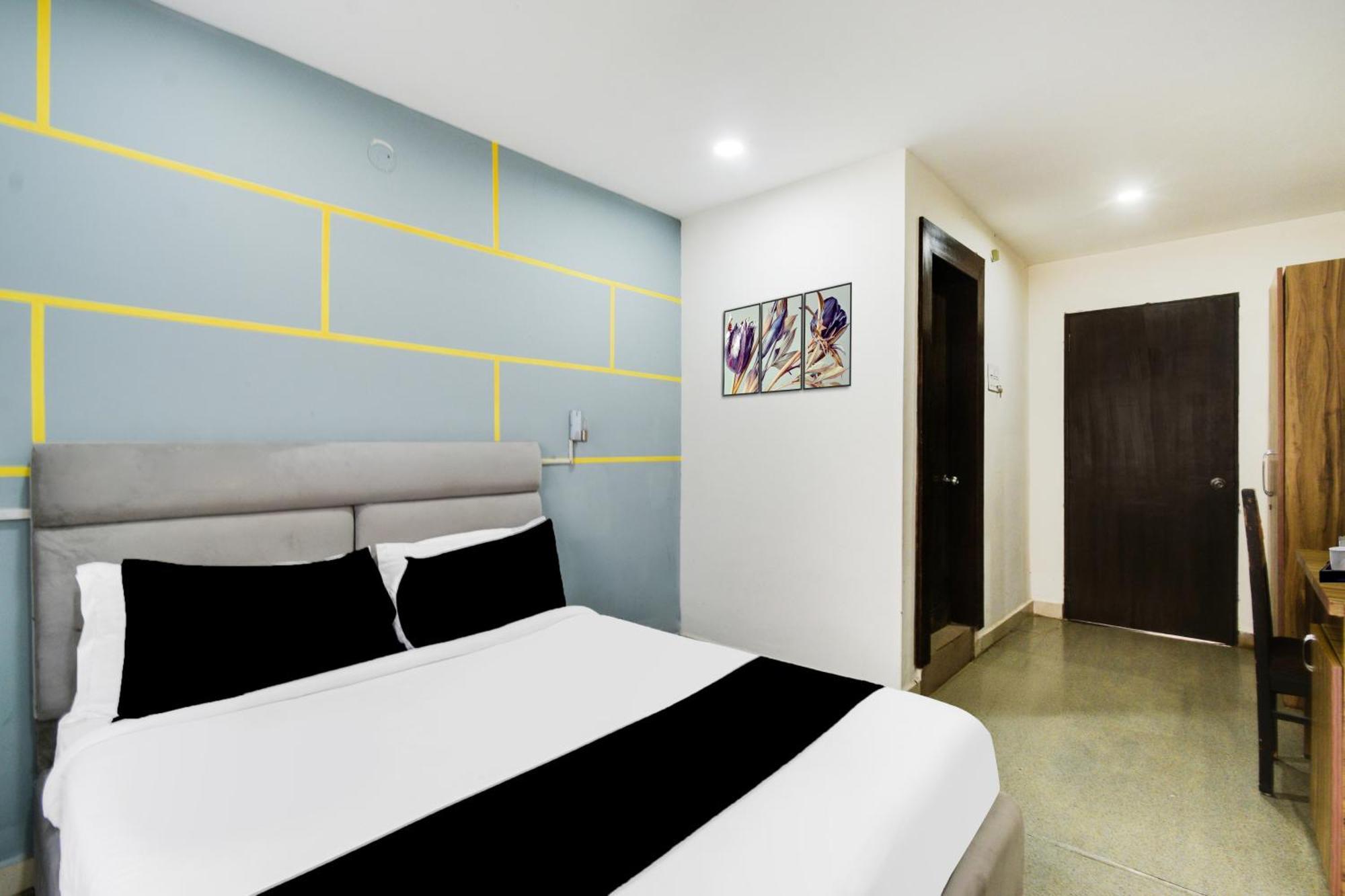 Super Townhouse Madhapur 100 Feet Road Formerly Jkc Grand Hotel 3*