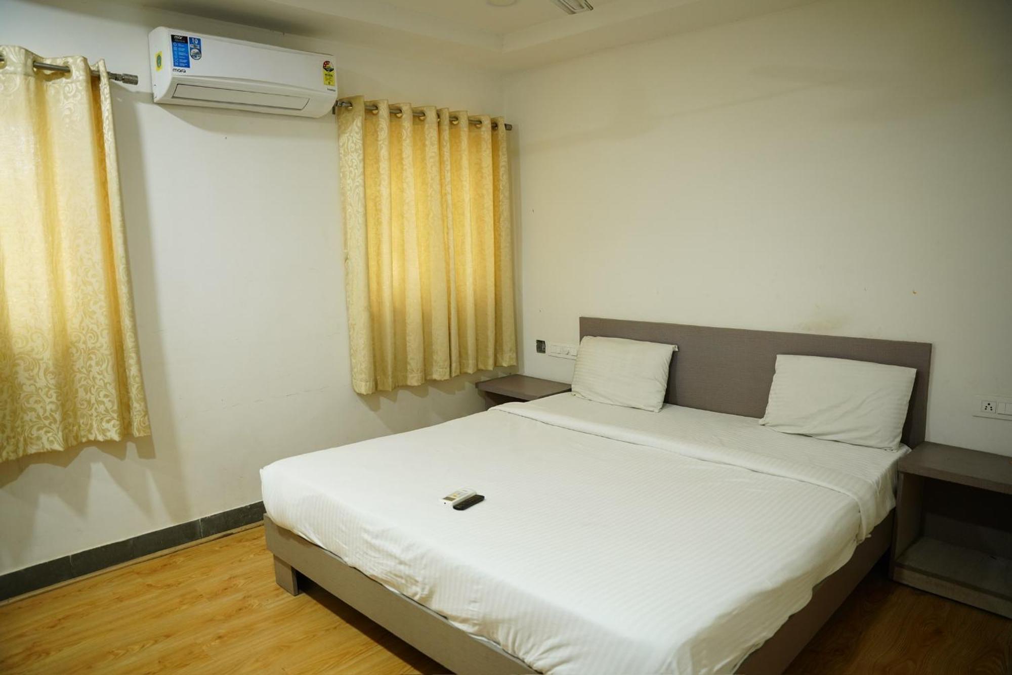 Hotel Luxury Resident - Banjara Hills View With Complimentary Breakfast 3*