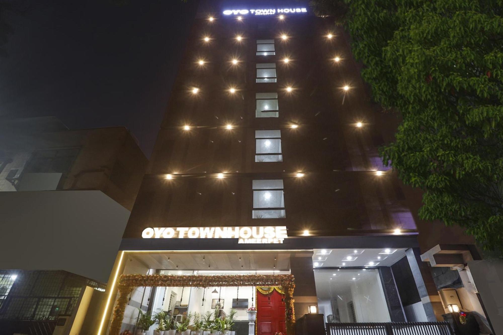 Super Townhouse Ameerpet 4*