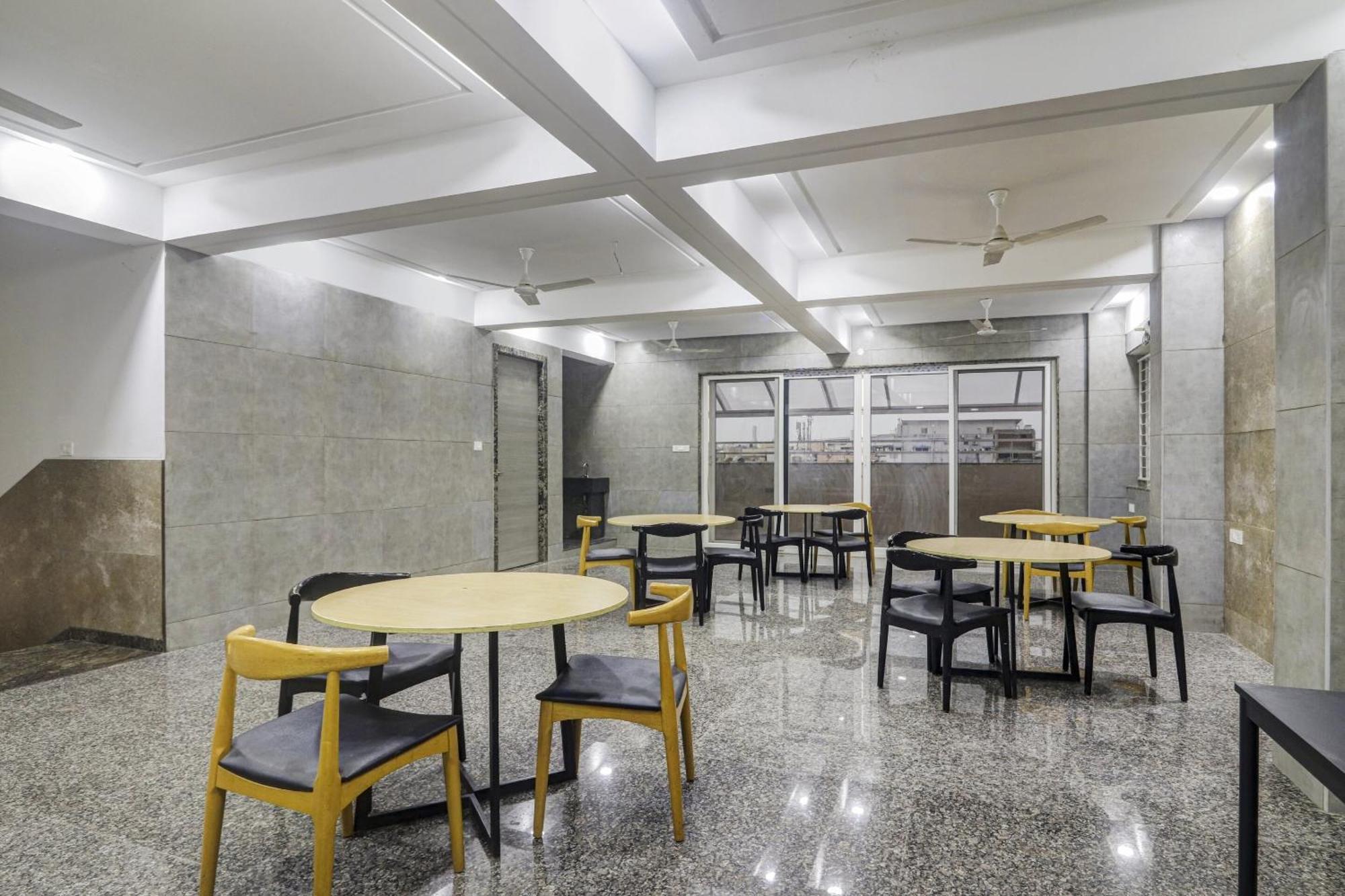 Super Townhouse Ameerpet Hotel